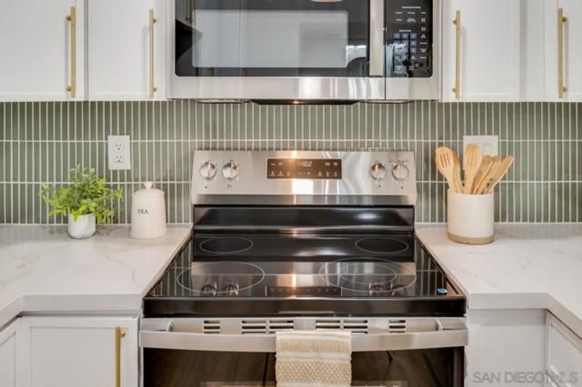 Property Slideshow image 11 of 30 | 12575 oaks north dr 220, San Diego, CA, 92128