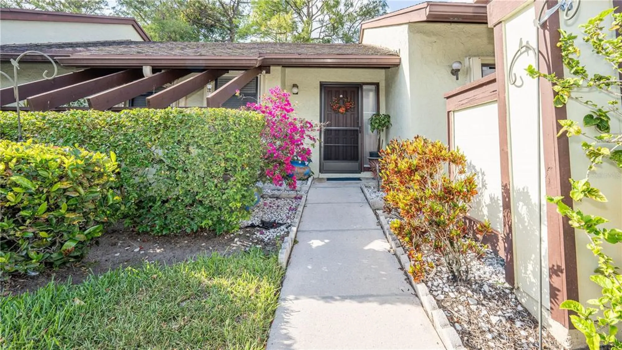 Property Slideshow image 8 of 38 | 272 beaver dam ct, Royal Palm Beach, FL, 33411