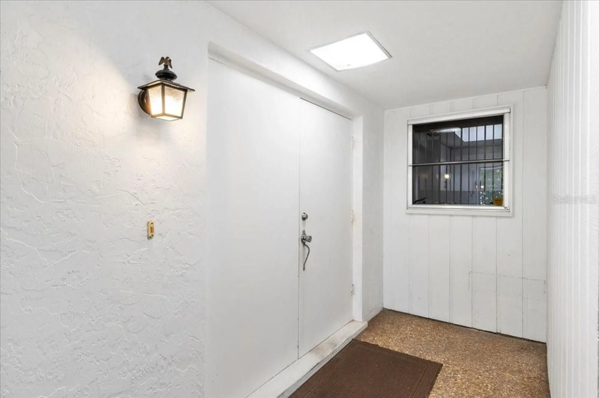 Property Slideshow image 4 of 36 | 3626 medford ln # 1537, Sarasota, FL, 34232