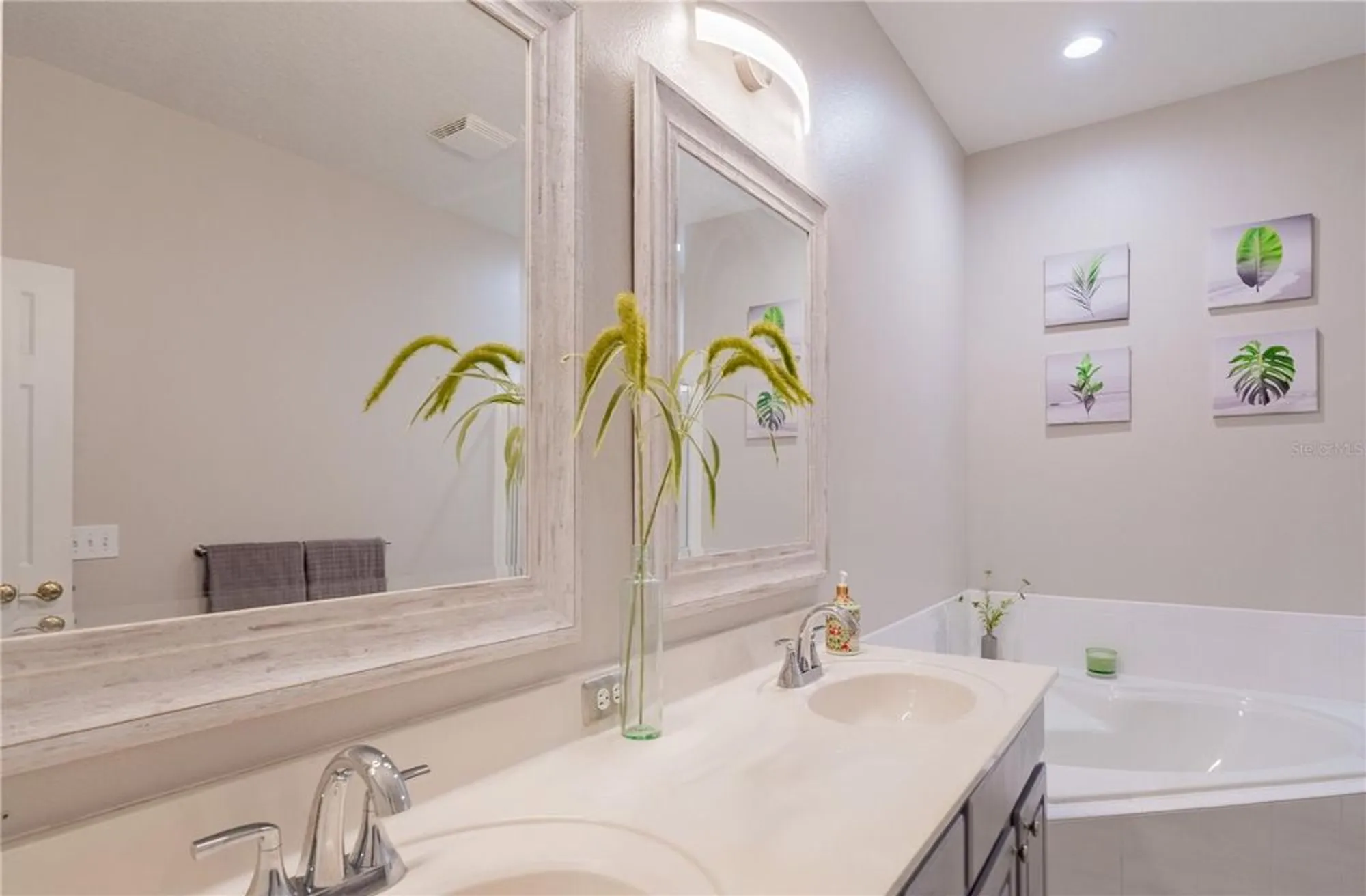 Property Slideshow image 14 of 40 | 4355 kariba lake ter, Sarasota, FL, 34243