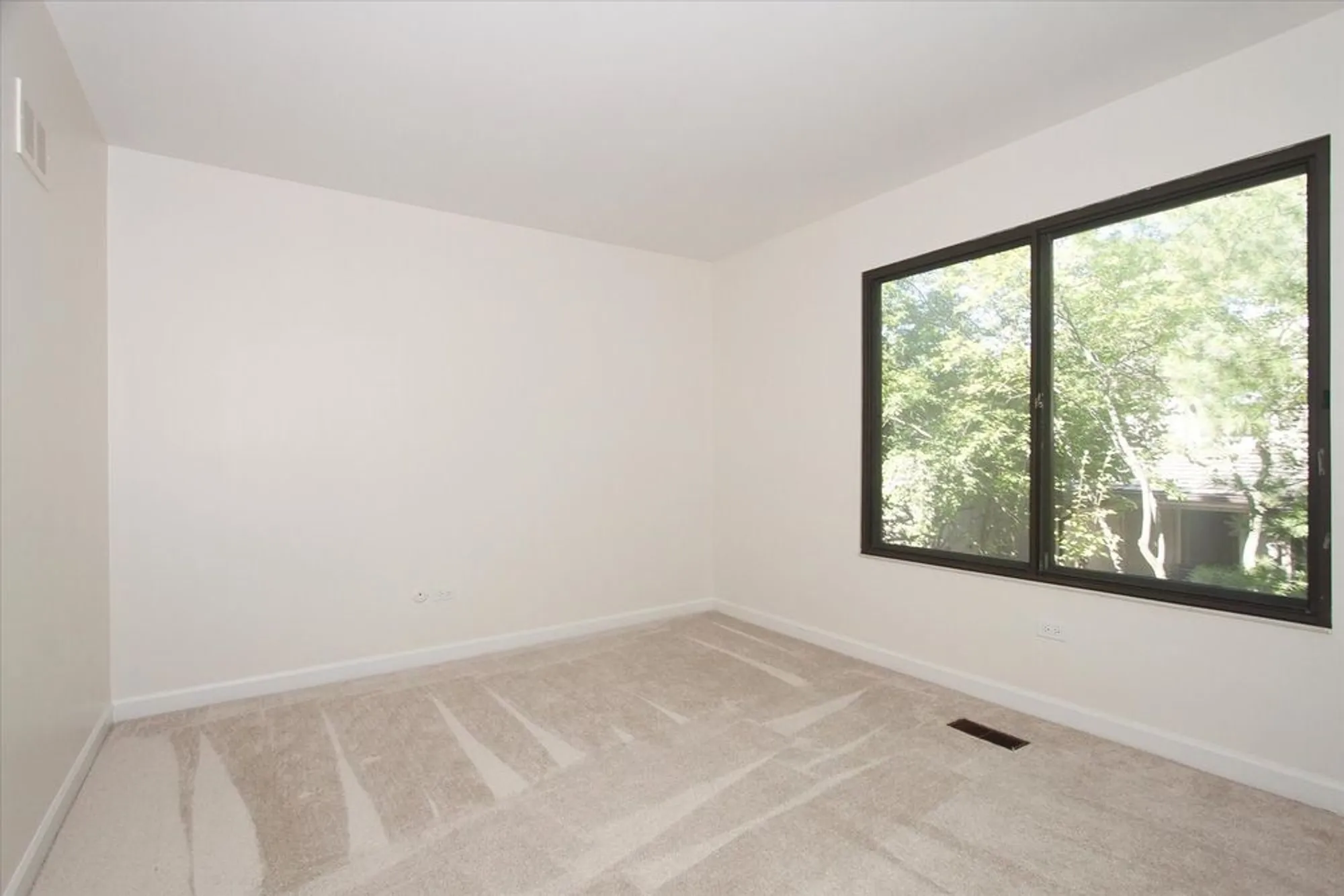 Property Slideshow image 19 of 32 | 78a foxwood ln # m169, Lake Barrington, IL, 60010