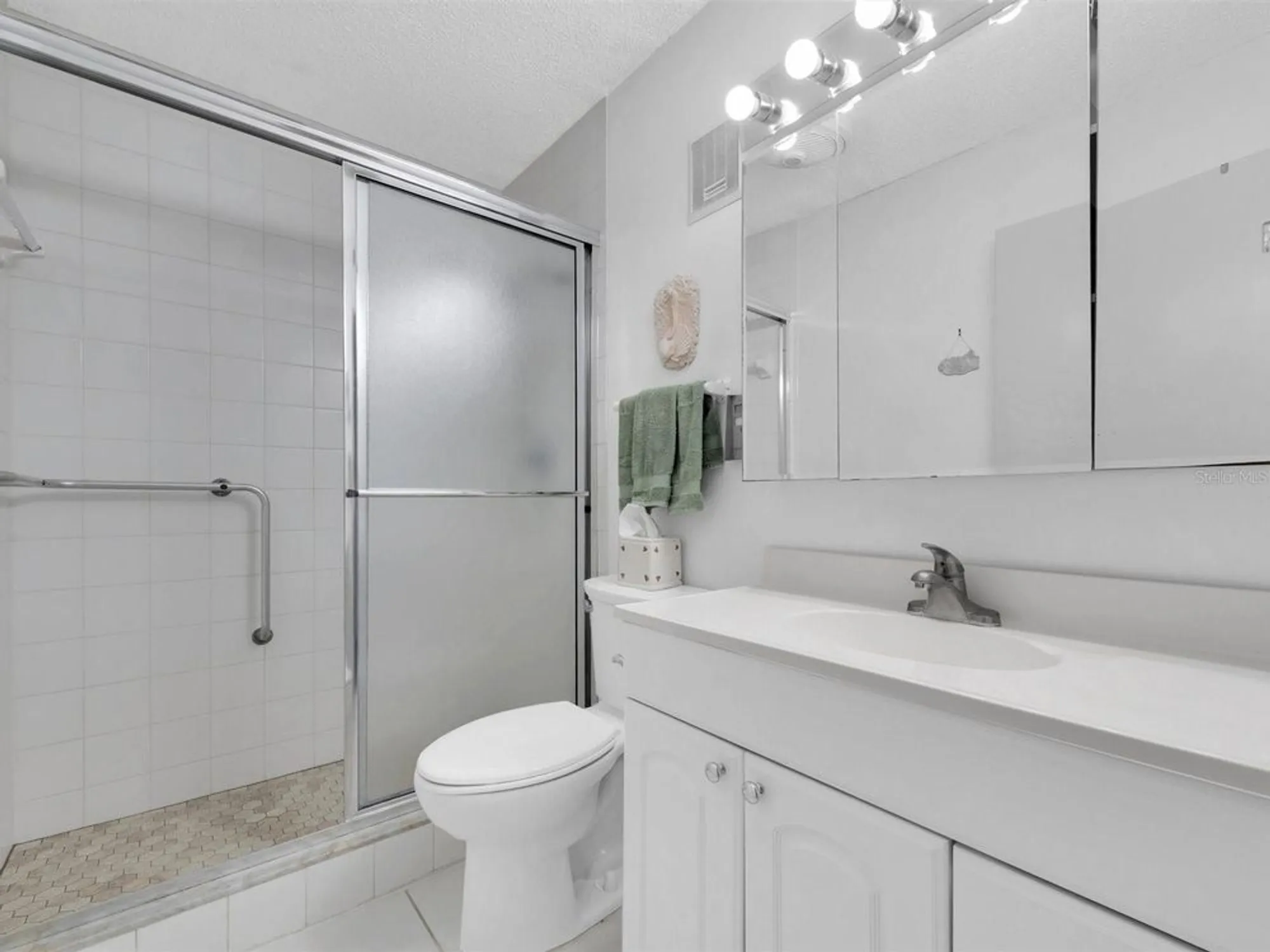 Property Slideshow image 13 of 32 | 8174 terrace garden dr n unit 507, St Petersburg, FL, 33709