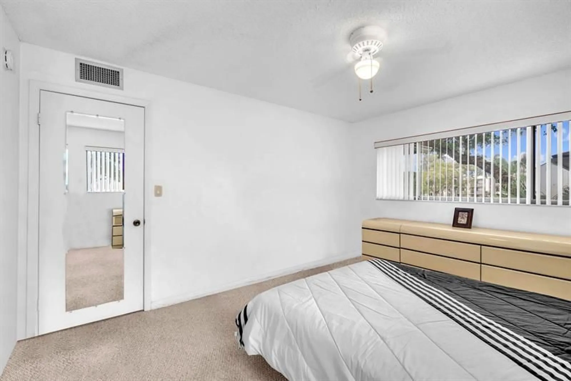 Property Slideshow image 14 of 31 | 10419 e clairmont cir 205, Tamarac, FL, 33321