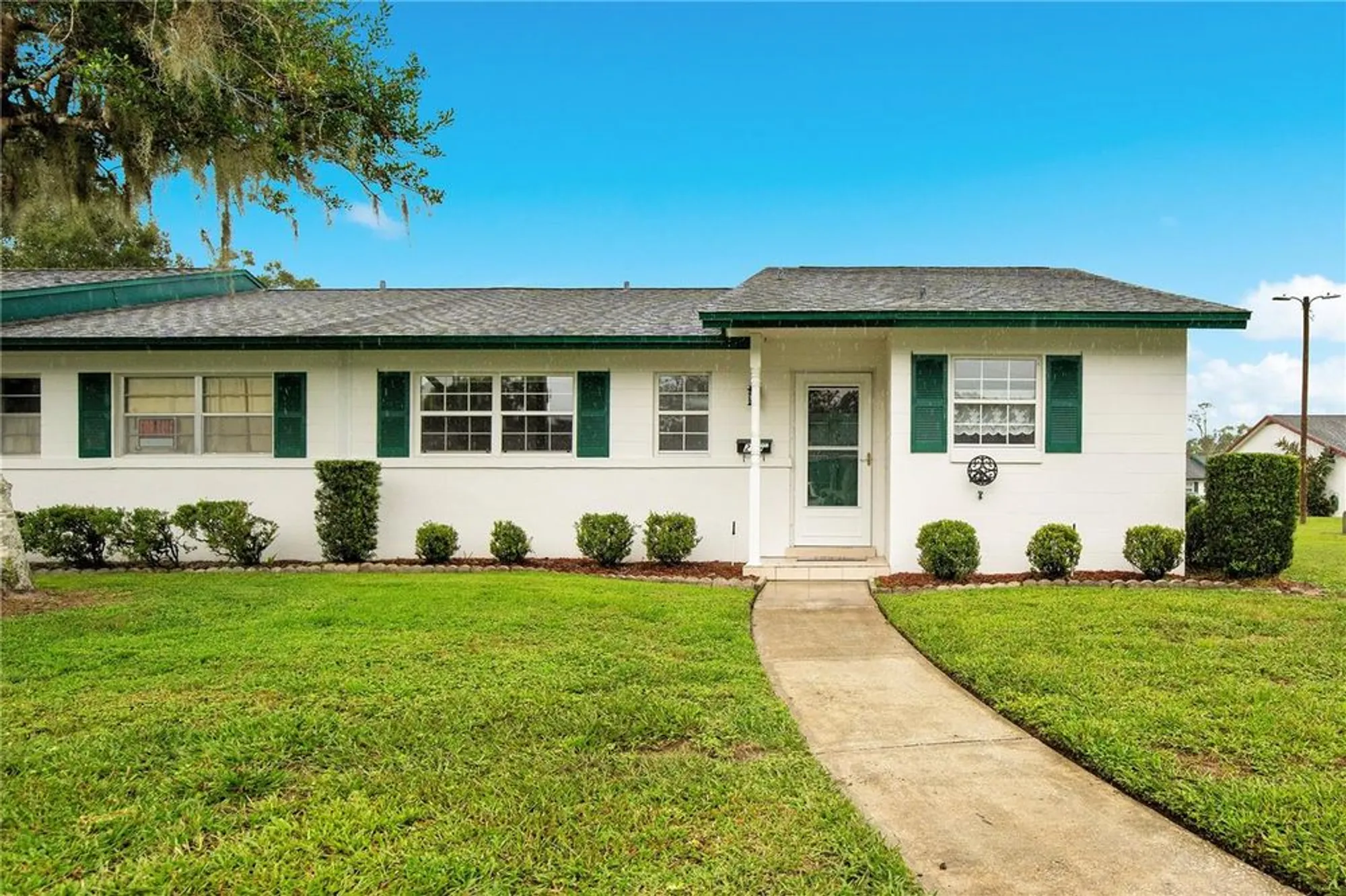 Property Slideshow image 1 of 23 | 239 n hill ave # 110, Deland, FL, 32724