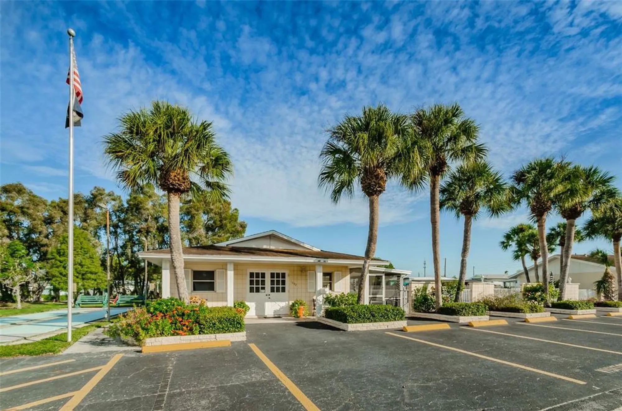 Property Slideshow image 43 of 50 | 1055 loch haven dr, Dunedin, FL, 34698