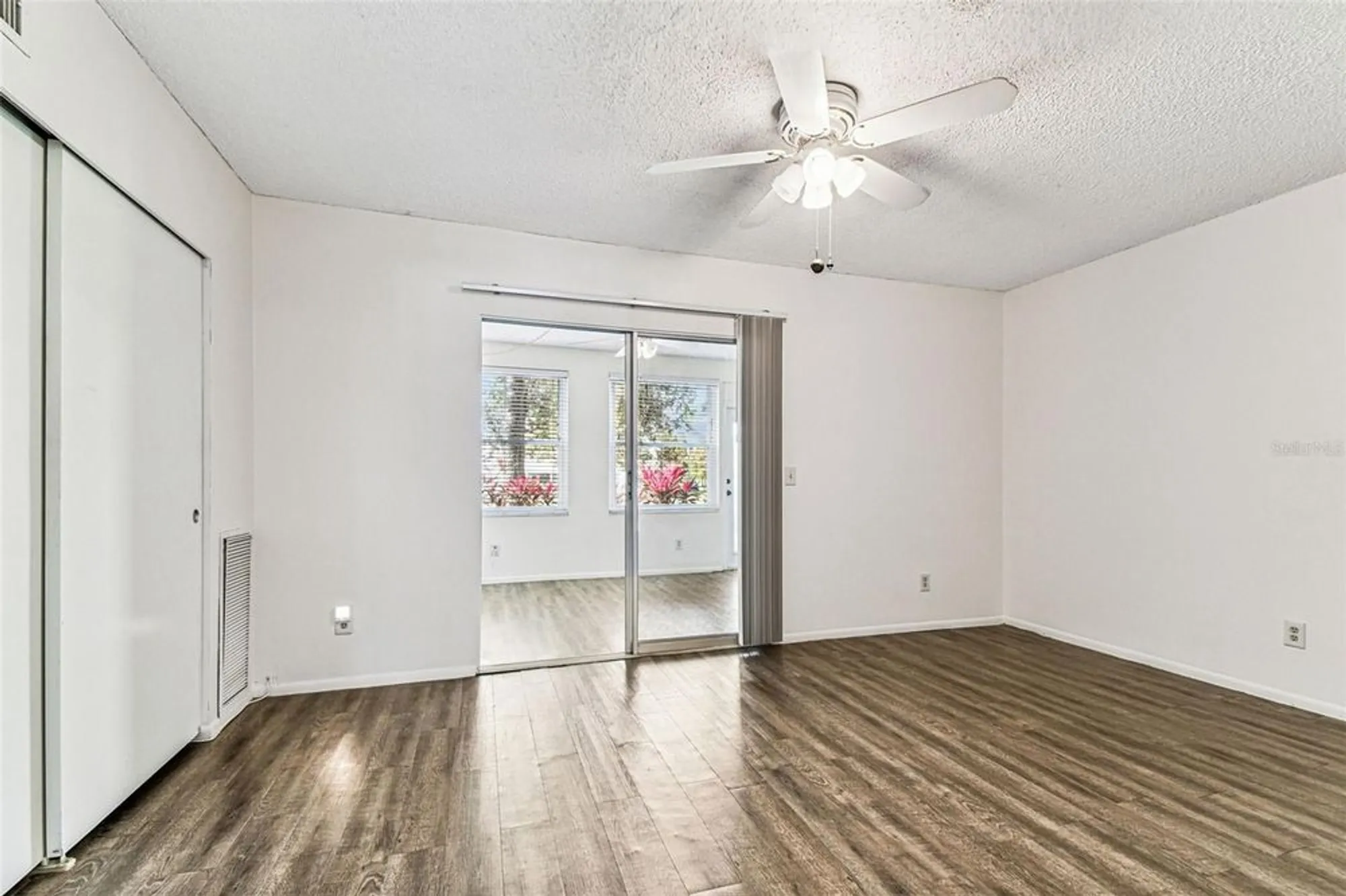 Property Slideshow image 21 of 73 | 2466 ecuadorian way apt 6, Clearwater, FL, 33763