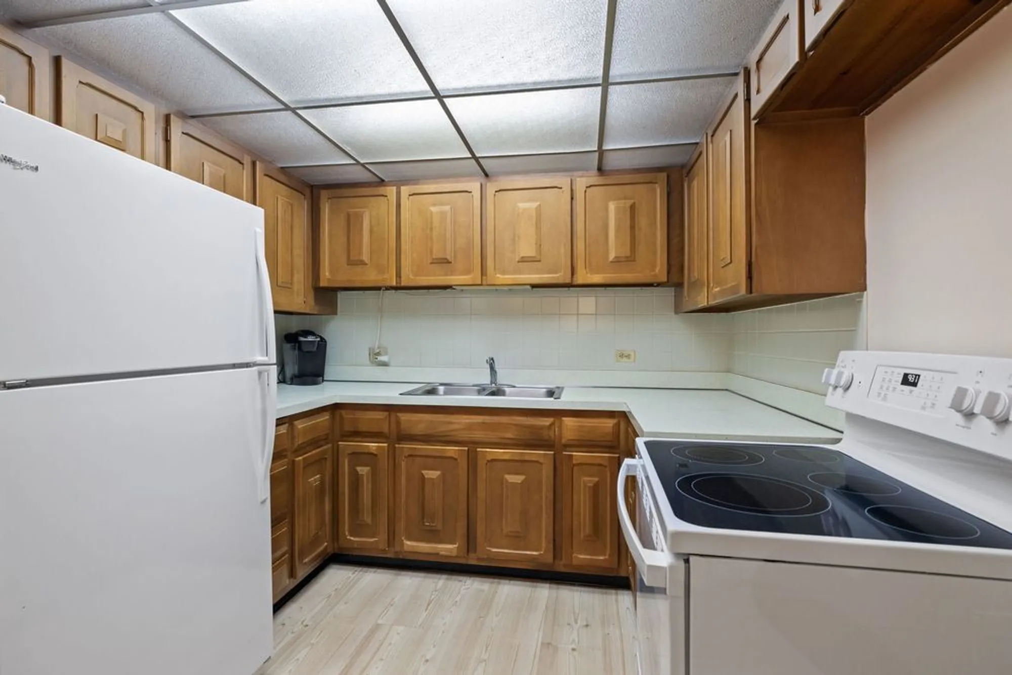 Property Slideshow image 3 of 29 | 5540 walnut ave 11b, Downers Grove, IL, 60515