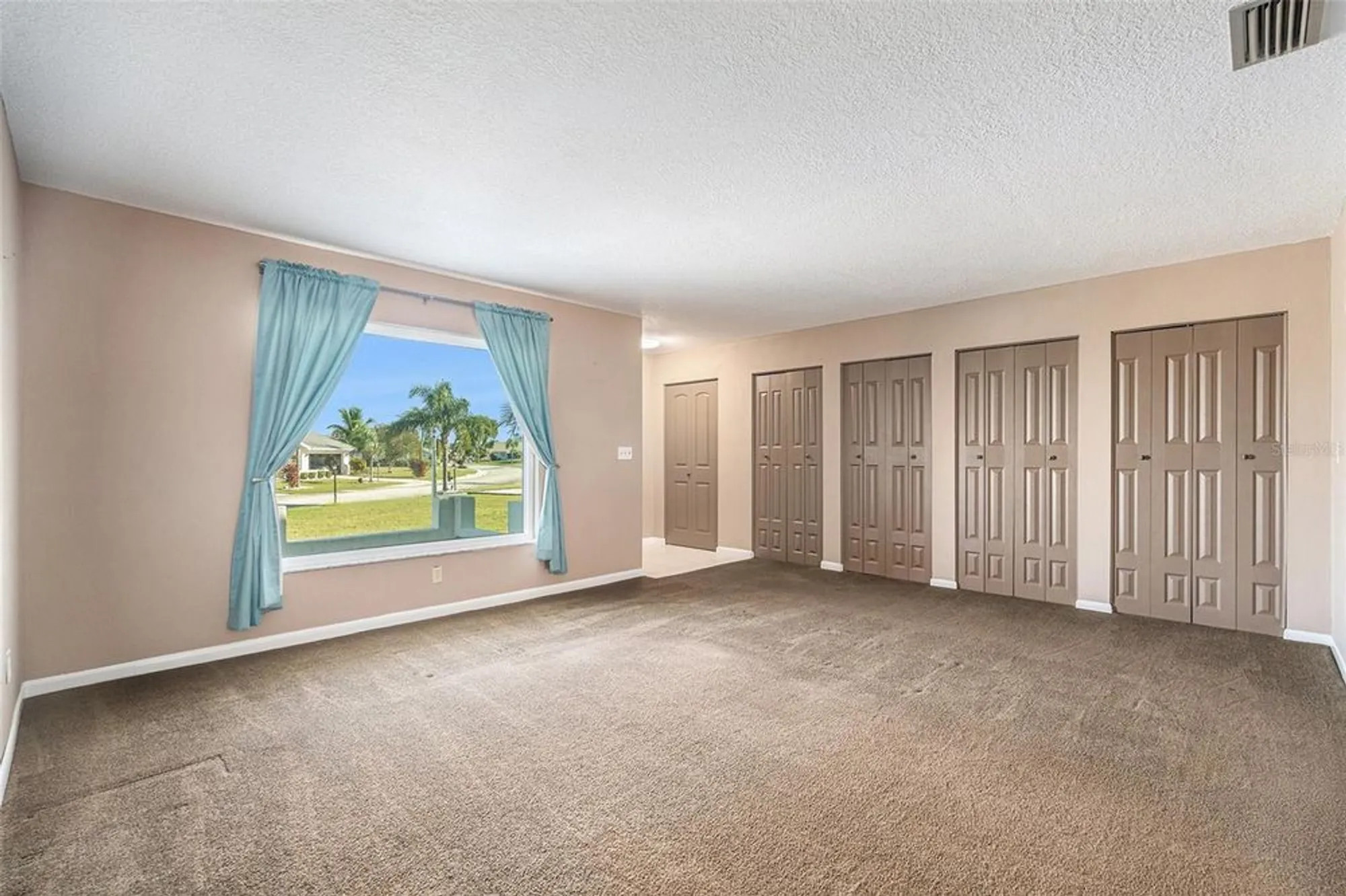 Property Slideshow image 7 of 35 | 382 club manor dr, Sun City Center, FL, 33573
