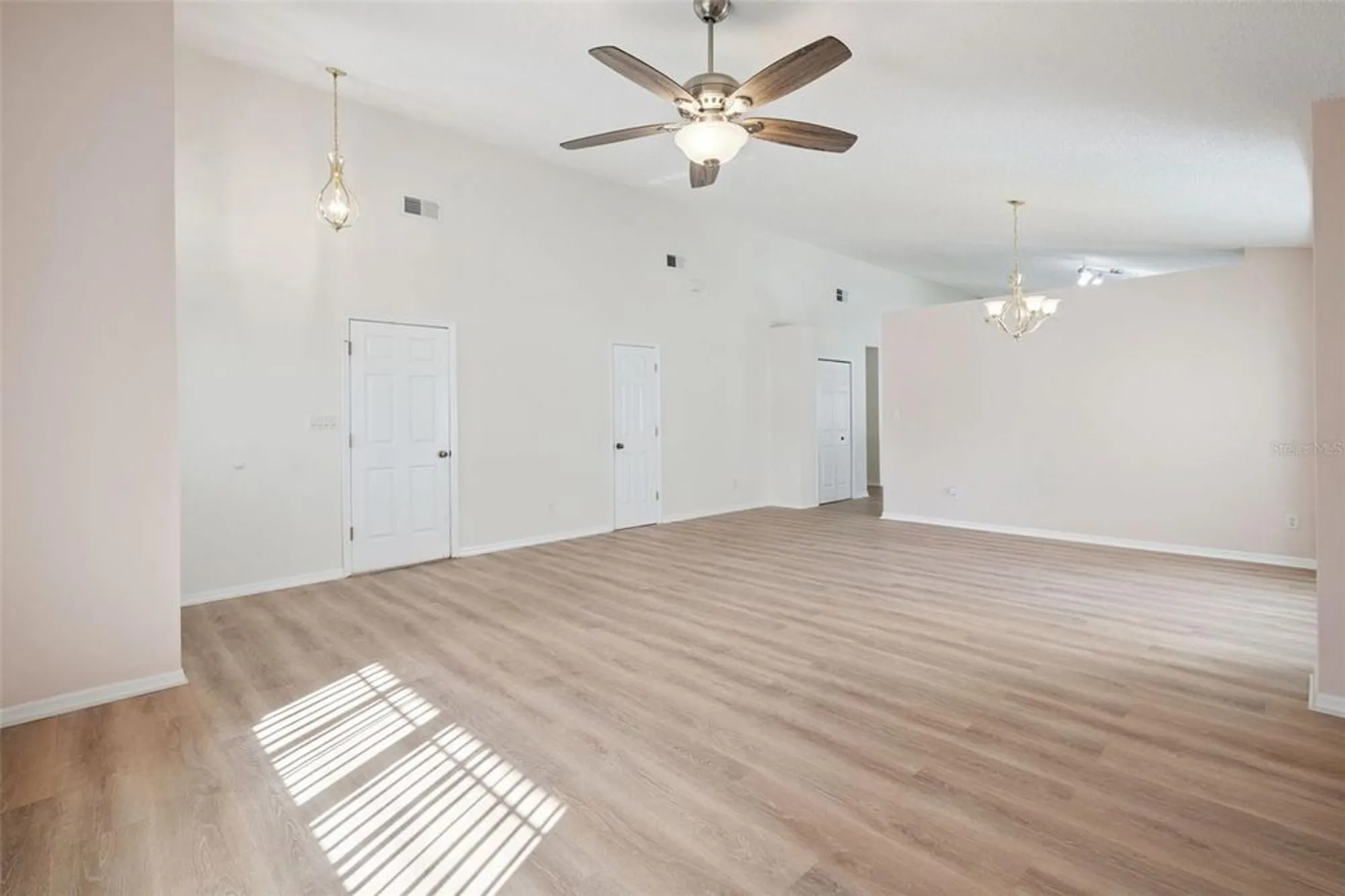 Property Slideshow image 6 of 37 | 24914 cranes roost cir, Leesburg, FL, 34748