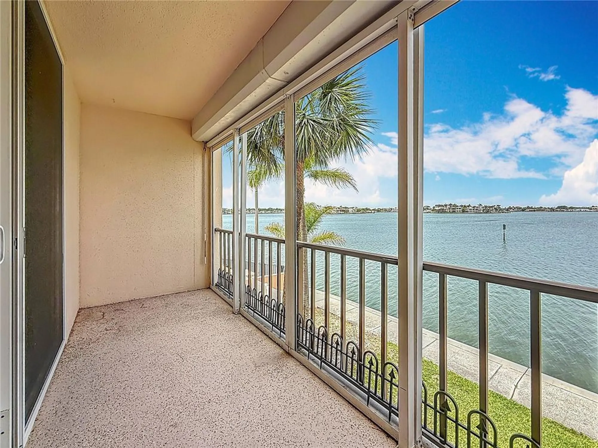 Property Slideshow image 37 of 57 | 7665 sun island dr 206, South Pasadena, FL, 33707