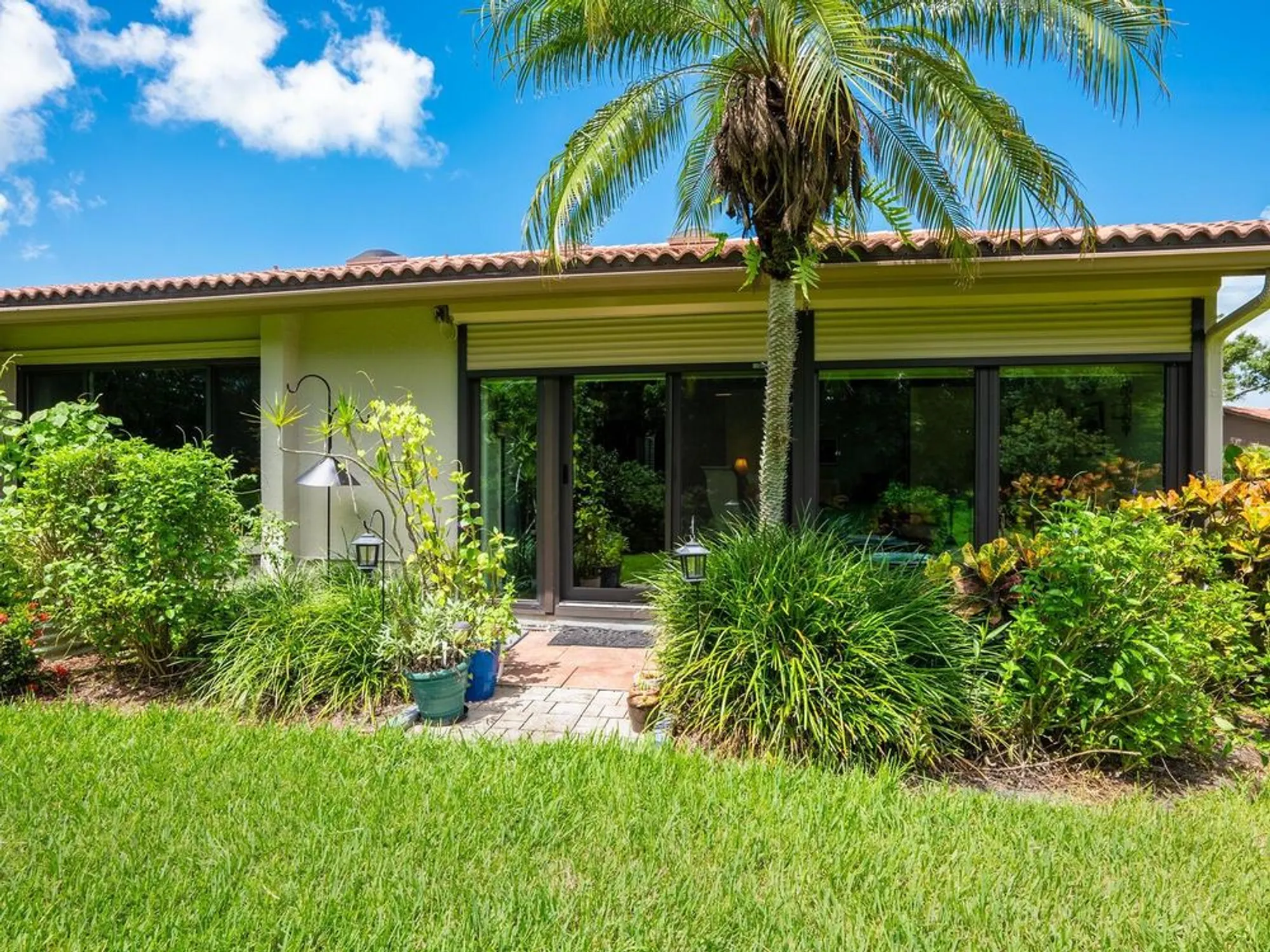 Property Slideshow image 32 of 44 | 4004 wilshire cir 89, Sarasota, FL, 34238