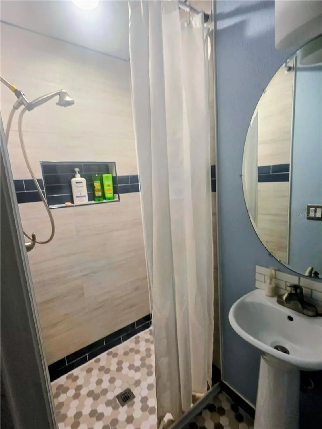 Property Slideshow image 15 of 24 | 627 vineyard way, Poinciana, FL, 34759