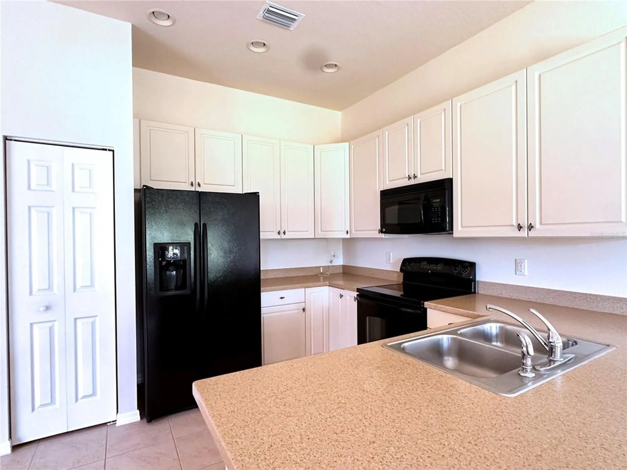 Property Slideshow image 7 of 14 | 4950 sandy brook cir, Wimauma, FL, 33598