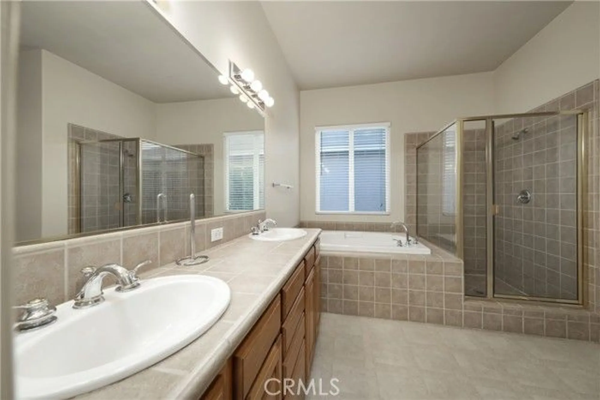 Property Slideshow image 16 of 34 | 10014 brigadoon rose st, Bakersfield, CA, 93311