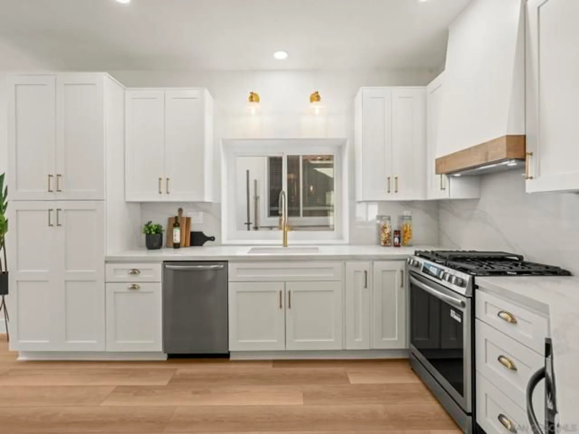 Property Slideshow image 14 of 64 | 4137 pindar way, Oceanside, CA, 92056