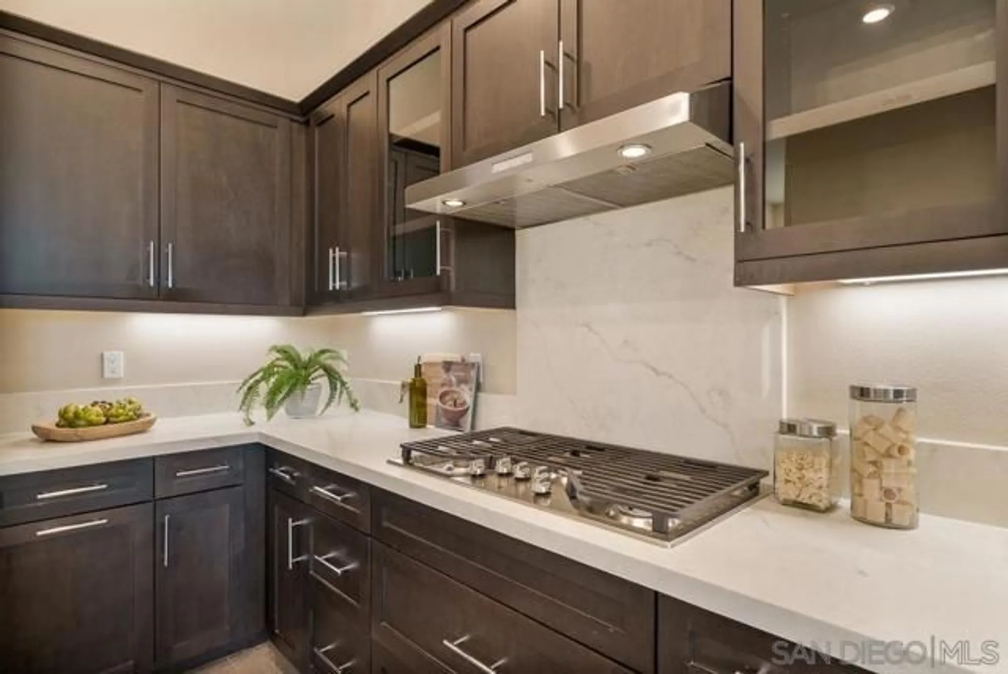 Property Slideshow image 12 of 59 | 16750 coyote bush dr 19, San Diego, CA, 92127