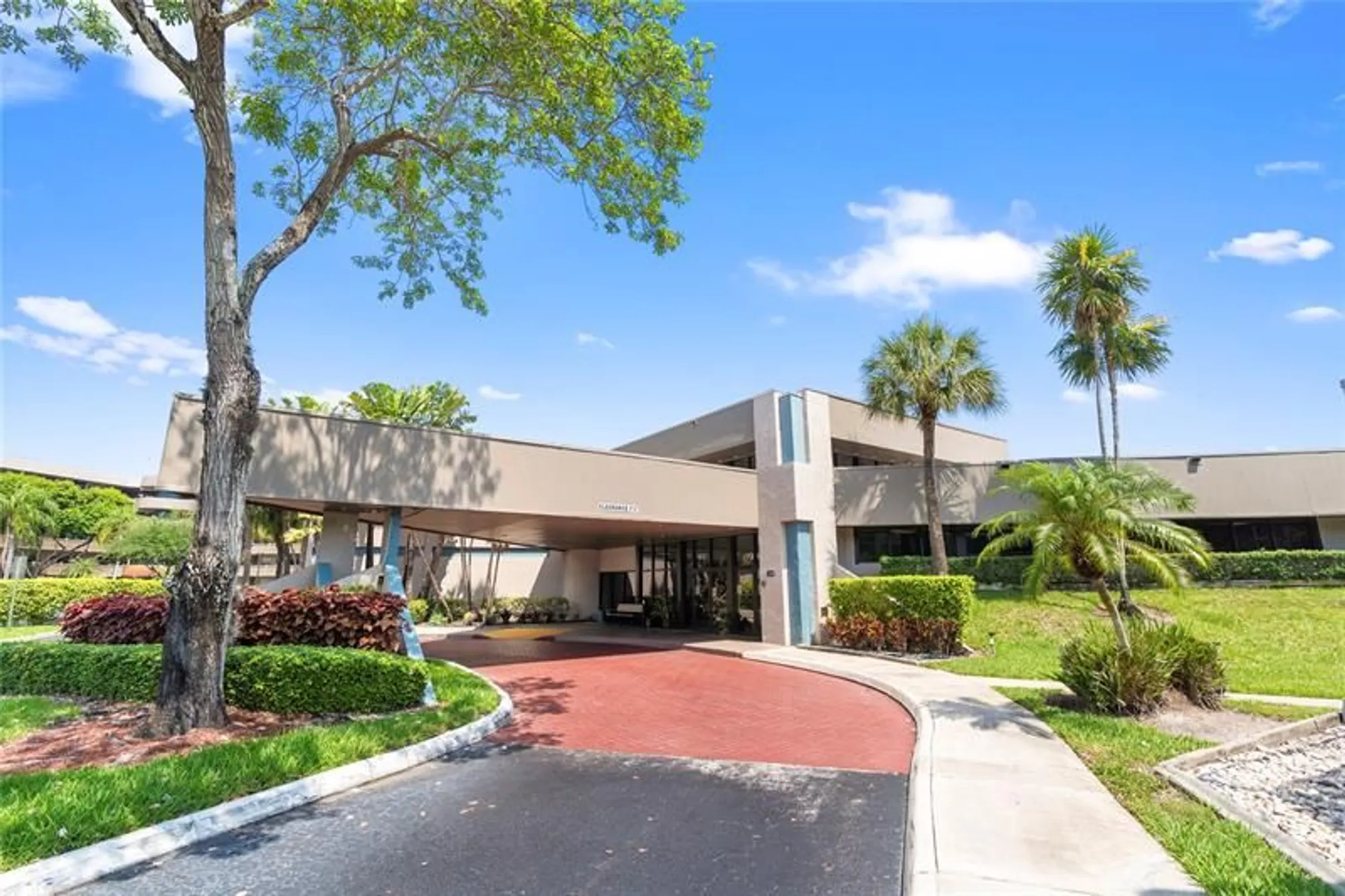 Property Slideshow image 27 of 38 | 900 colony point cir 511, Pembroke Pines, FL, 33026