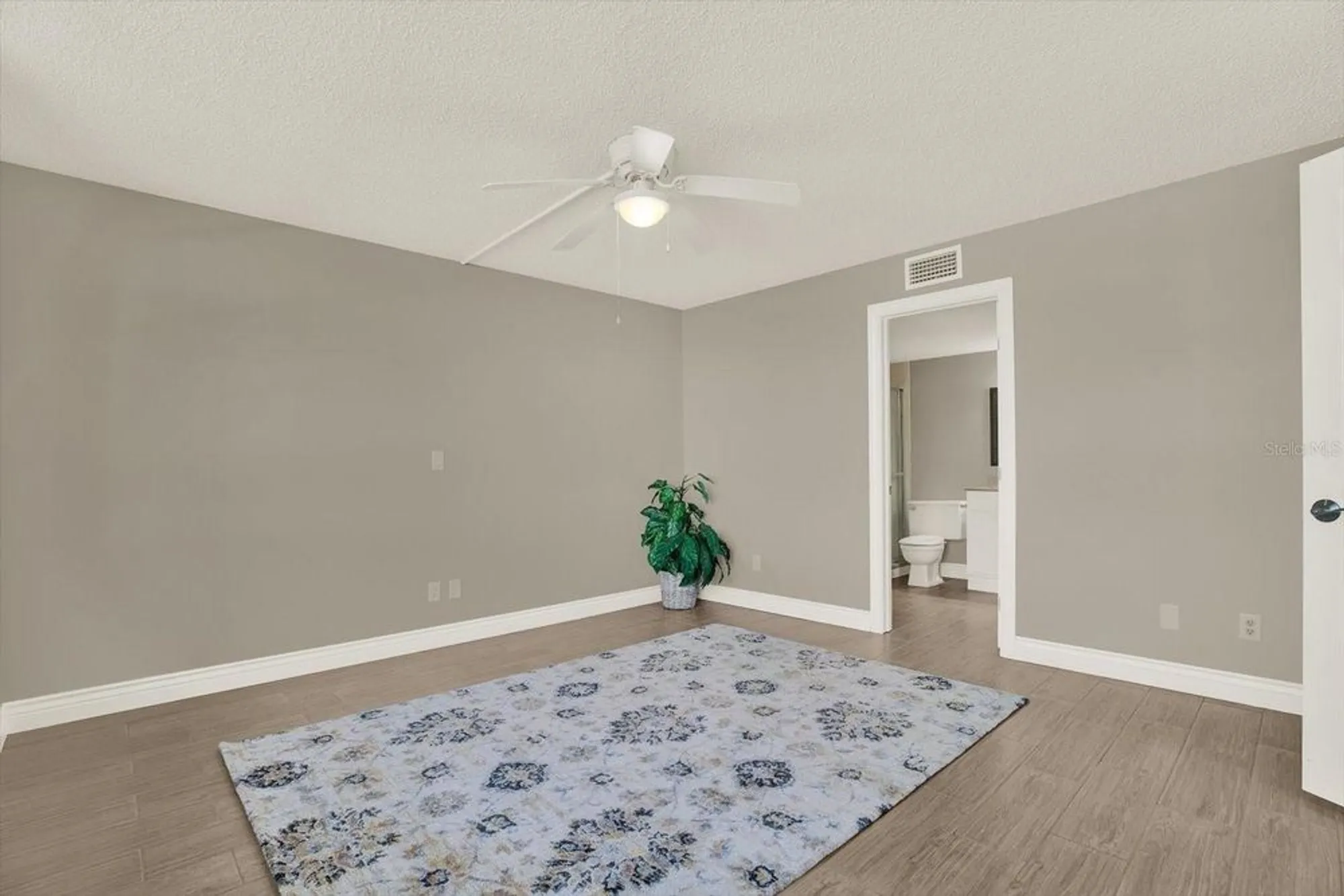 Property Slideshow image 11 of 36 | 7625 sun island dr 107, South Pasadena, FL, 33707