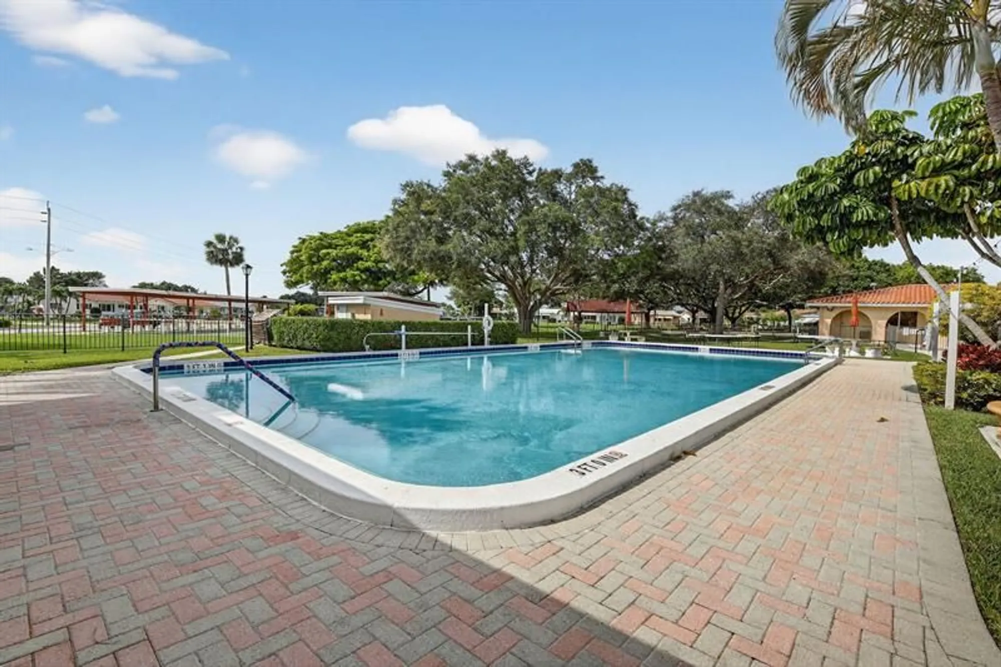 Property Slideshow image 34 of 51 | 4305 nw 49th dr, Tamarac, FL, 33319