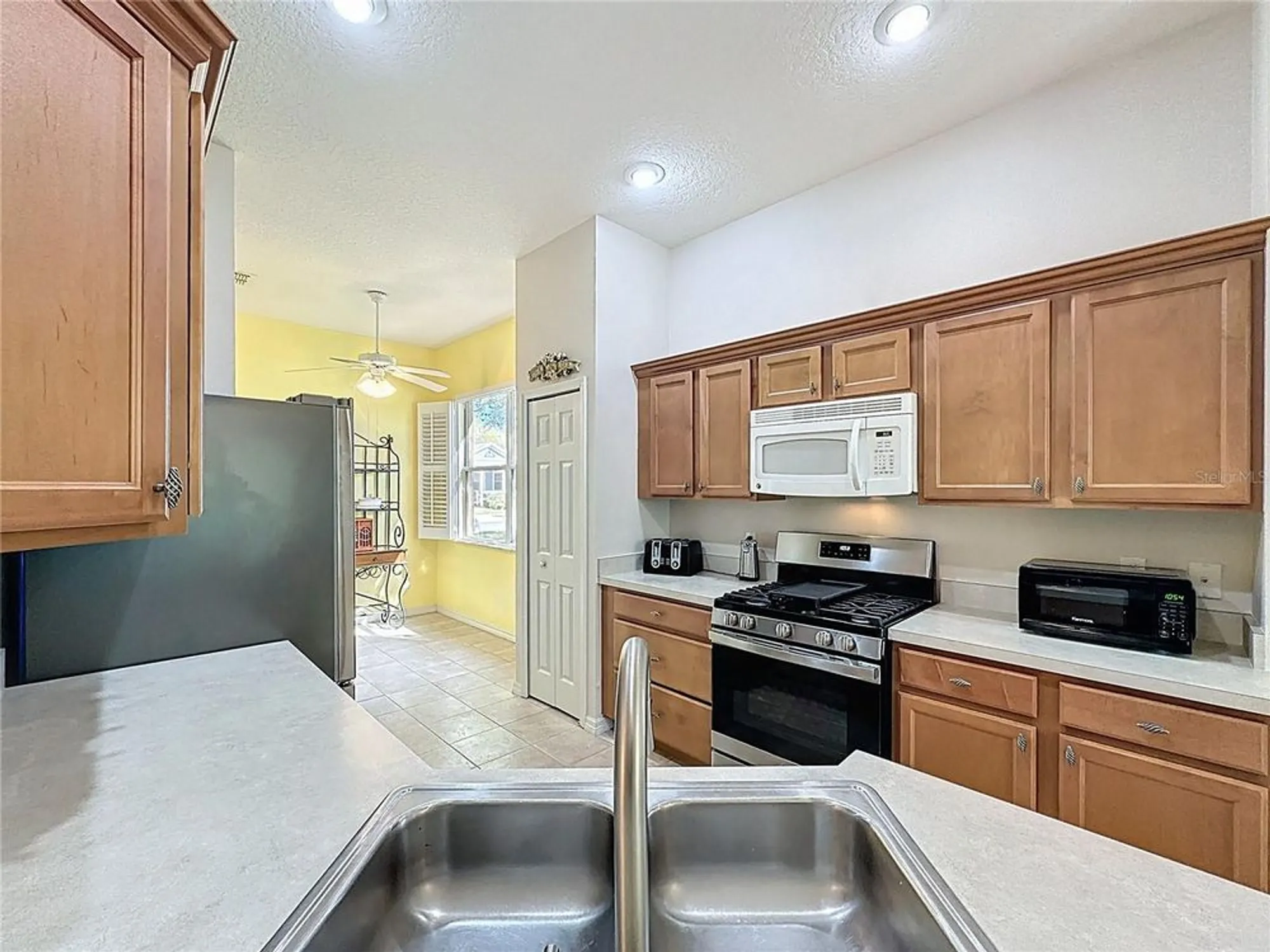 Property Slideshow image 8 of 51 | 120 crepe myrtle dr, Groveland, FL, 34736