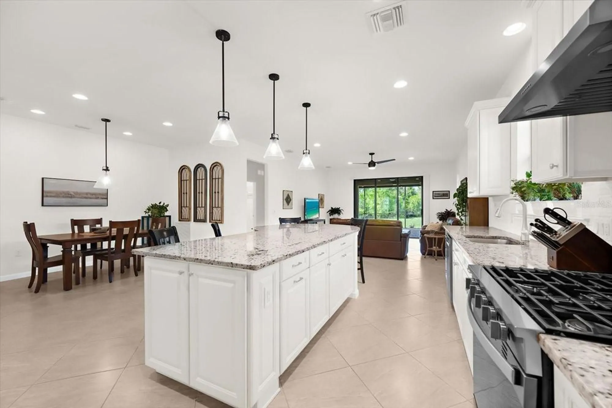 Property Slideshow image 13 of 94 | 6912 gosport cv, Bradenton, FL, 34202