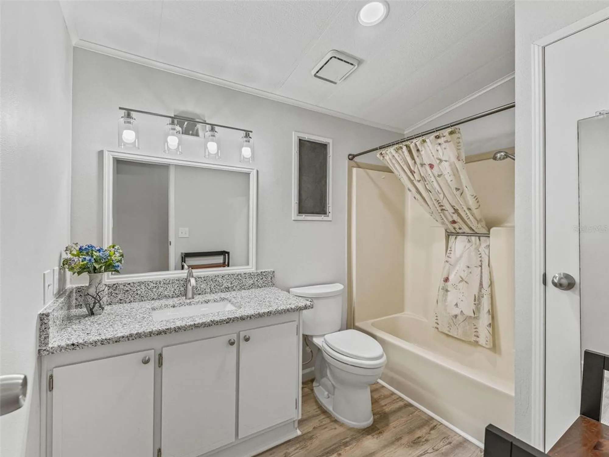 Property Slideshow image 22 of 37 | 1708 lauren ln, Lady Lake, FL, 32159