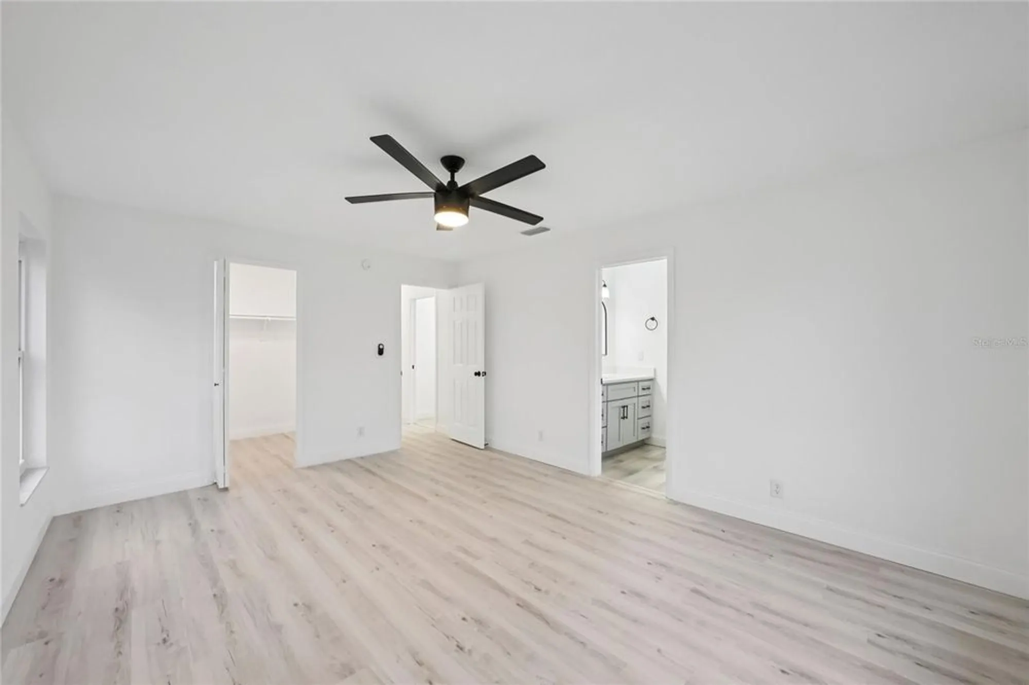 Property Slideshow image 13 of 58 | 9218 39th ln, Pinellas Park, FL, 33782