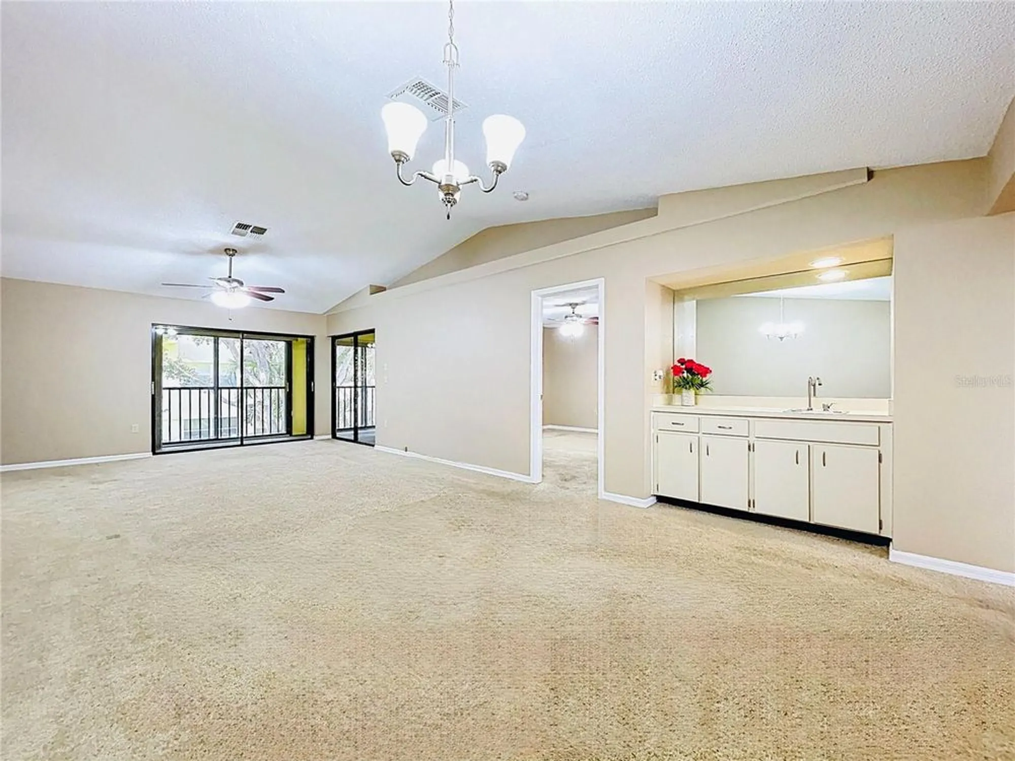 Property Slideshow image 26 of 59 | 2020 lakeview dr apt 203, Clearwater, FL, 33763