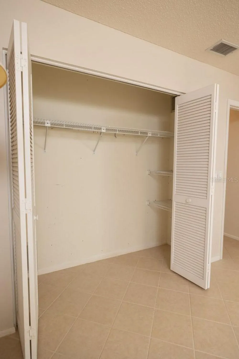 Property Slideshow image 43 of 58 | 4018 oakhurst dr 3181, Sarasota, FL, 34233