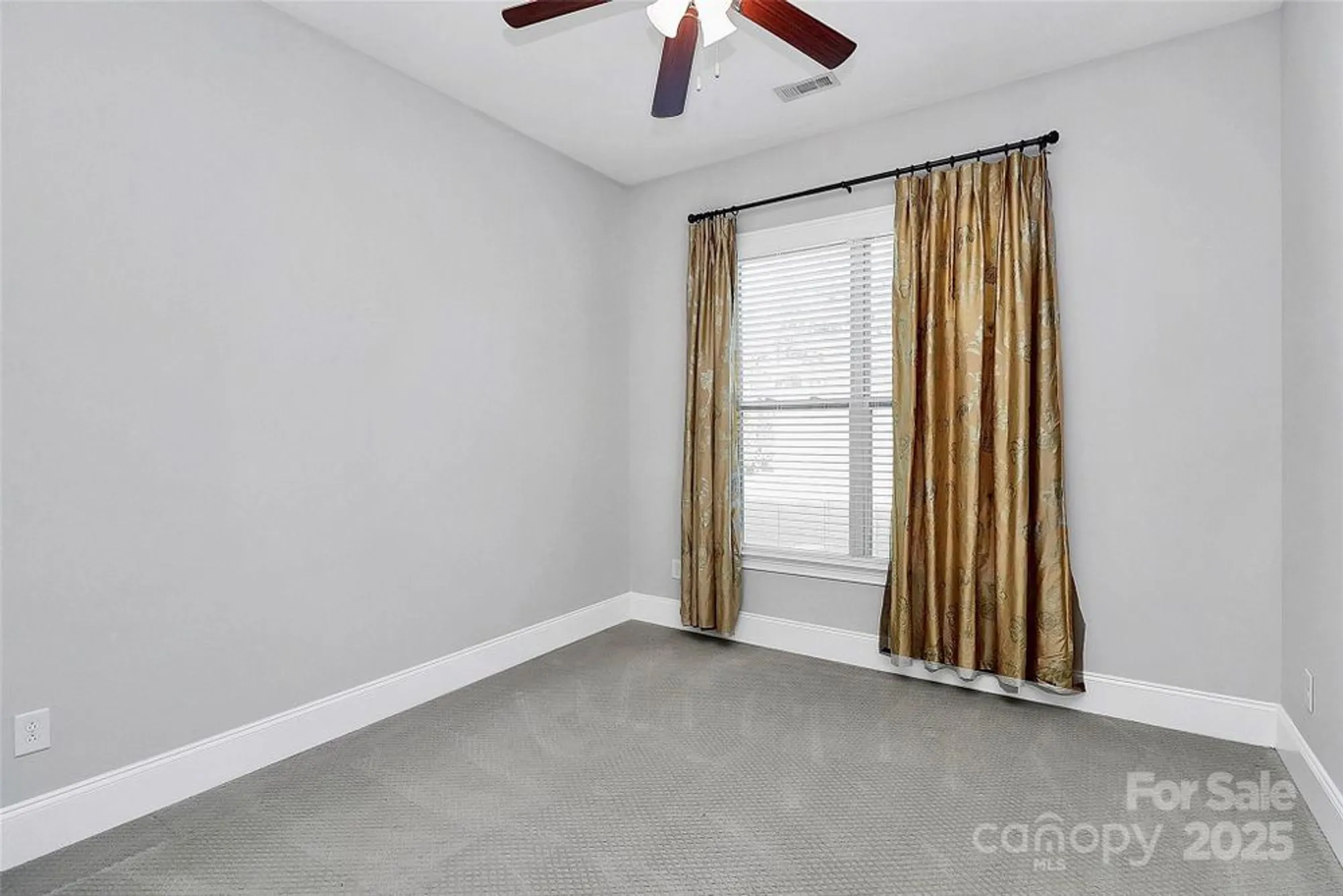 Property Slideshow image 13 of 46 | 14920 high bluff ct, Charlotte, NC, 28278