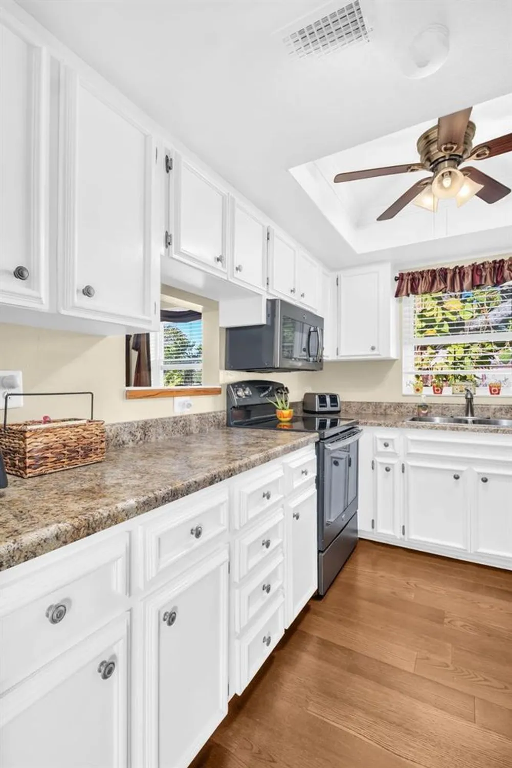 Property Slideshow image 9 of 49 | 3481 maclaren dr, Palm Harbor, FL, 34684
