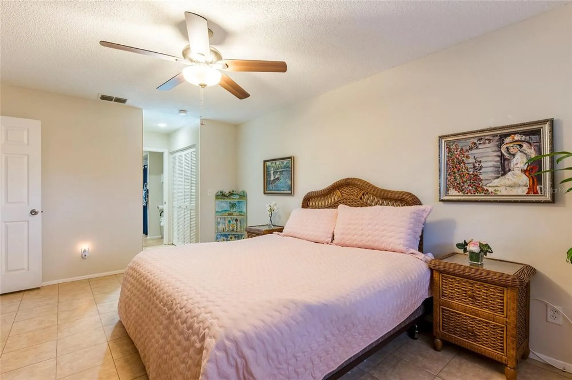 Property Slideshow image 12 of 22 | 2238 lark cir d, Palm Harbor, FL, 34684