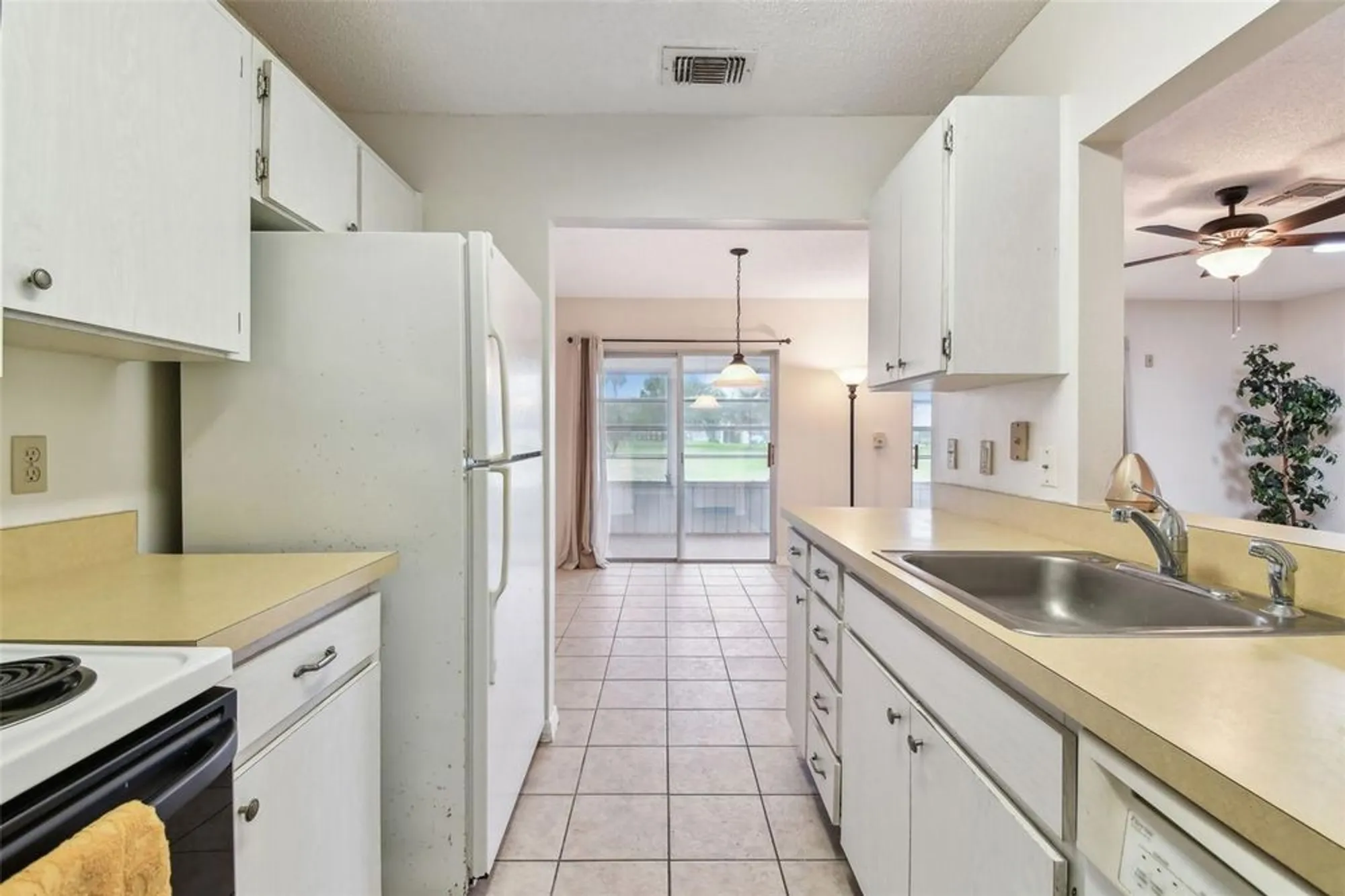 Property Slideshow image 16 of 50 | 2301 grenoble pl # 1, Sun City Center, FL, 33573