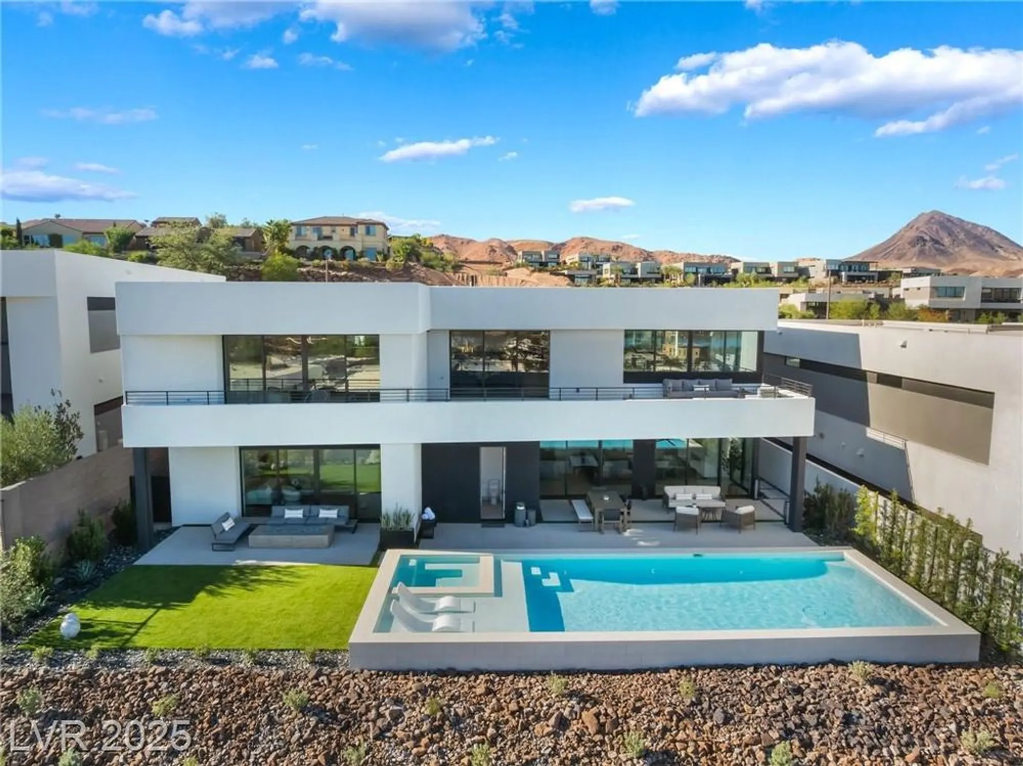 Property Slideshow image 3 of 67 | 33 falling ridge ln, Henderson, NV, 89011