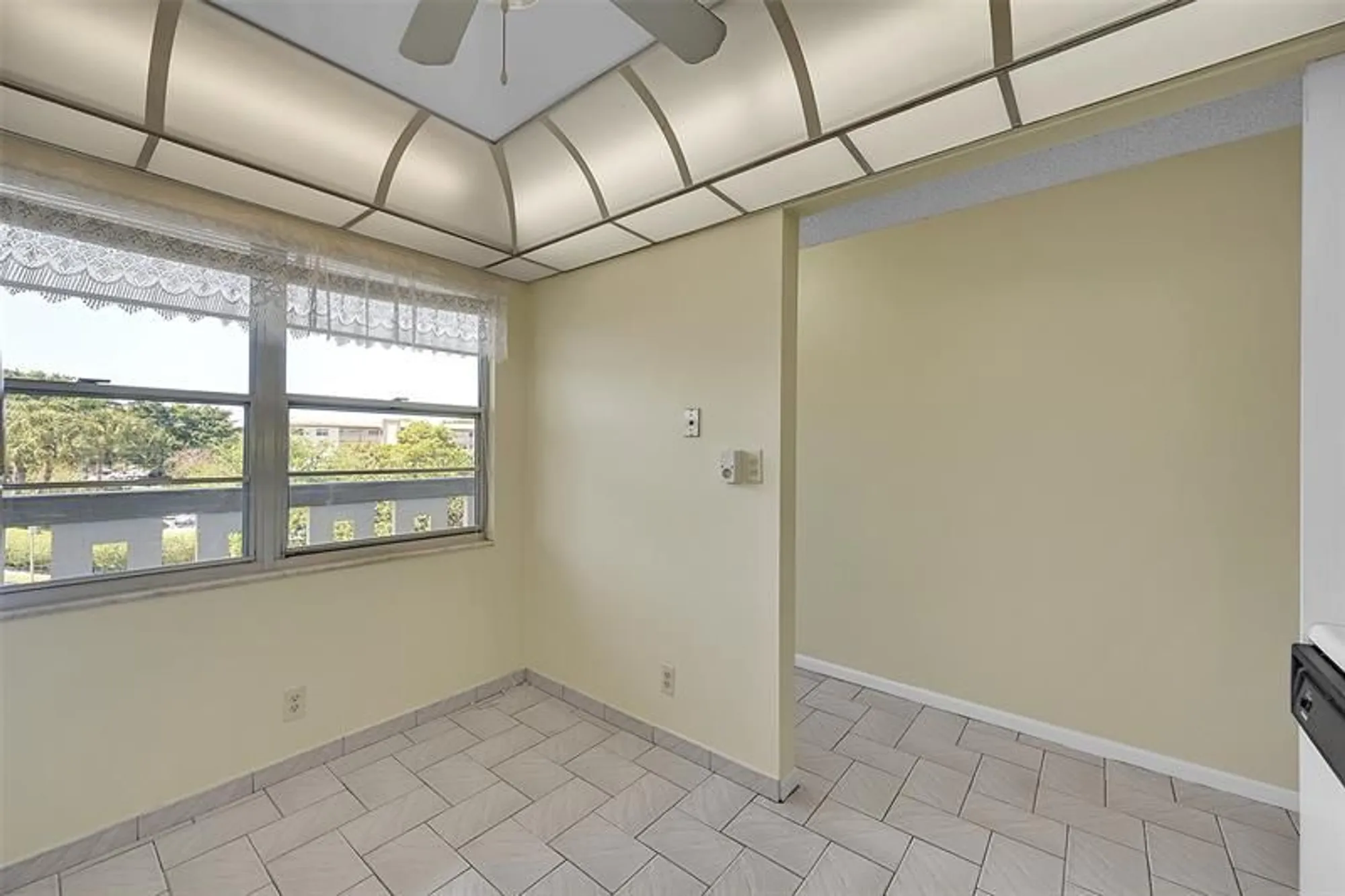 Property Slideshow image 16 of 29 | 2901 victoria cir k3, Coconut Creek, FL, 33066