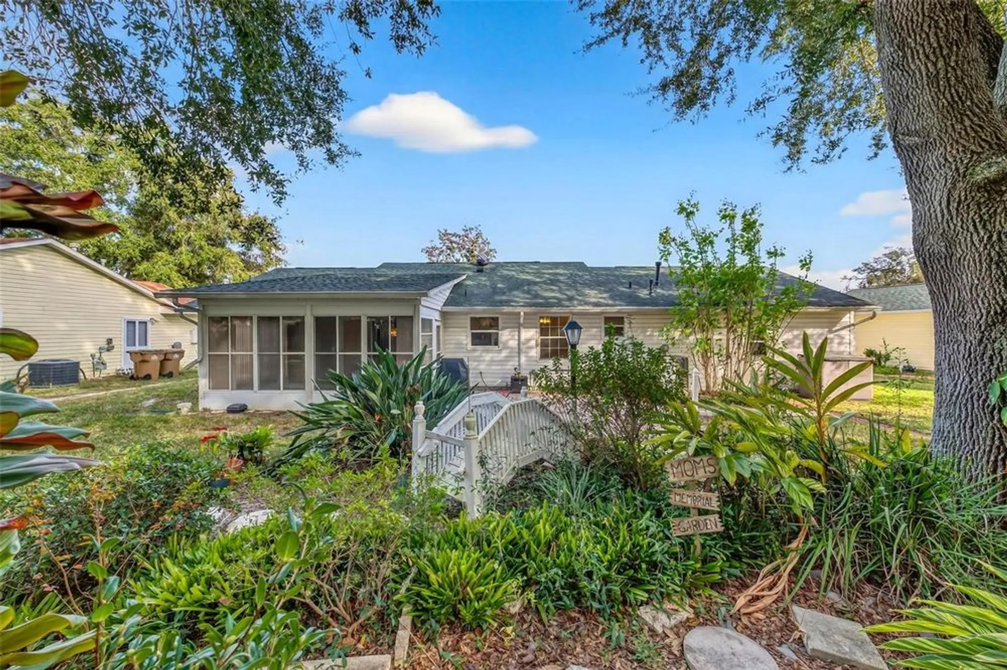 Property Slideshow image 28 of 34 | 2215 orkney dr, Leesburg, FL, 34788