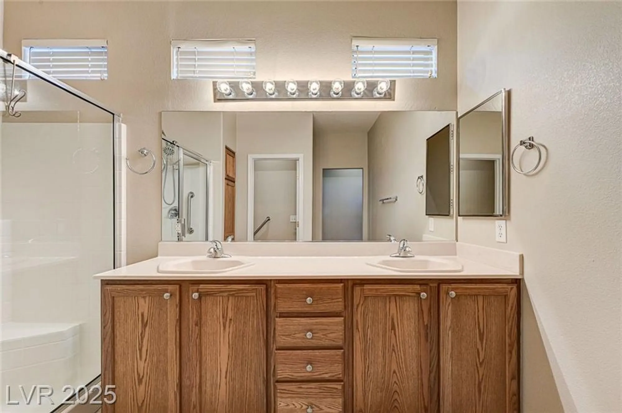 Property Slideshow image 28 of 65 | 10532 riva grande ct, Las Vegas, NV, 89135