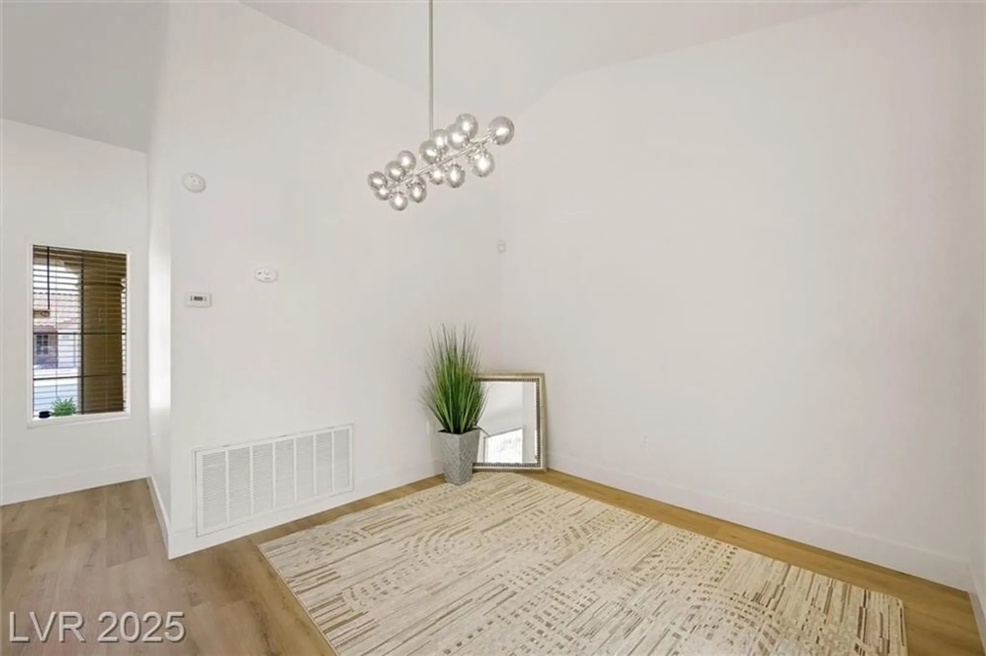 Property Slideshow image 8 of 40 | 2517 desert sands dr, Las Vegas, NV, 89134