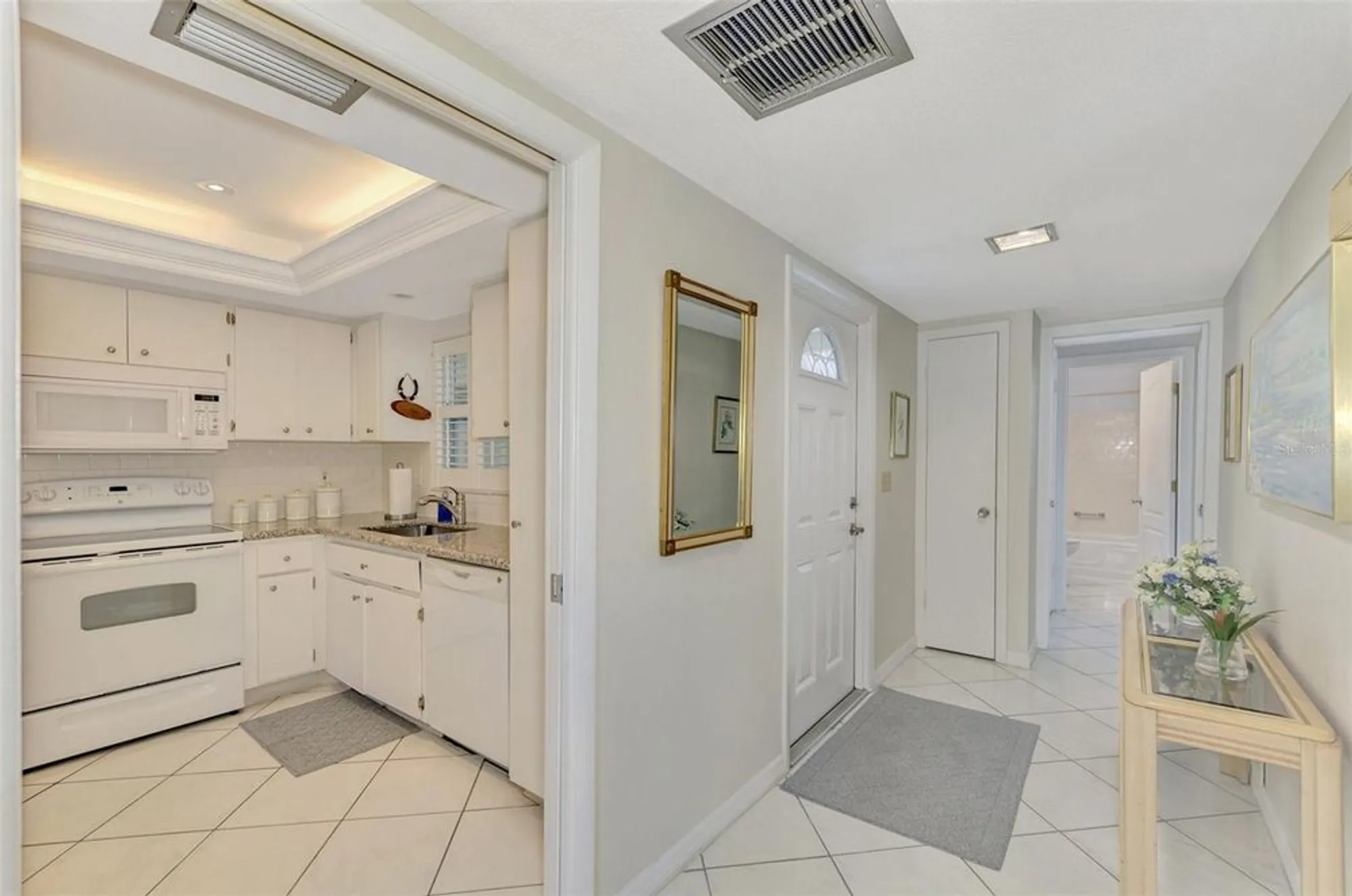 Property Slideshow image 5 of 47 | 2505 riverbluff pkwy # v196, Sarasota, FL, 34231