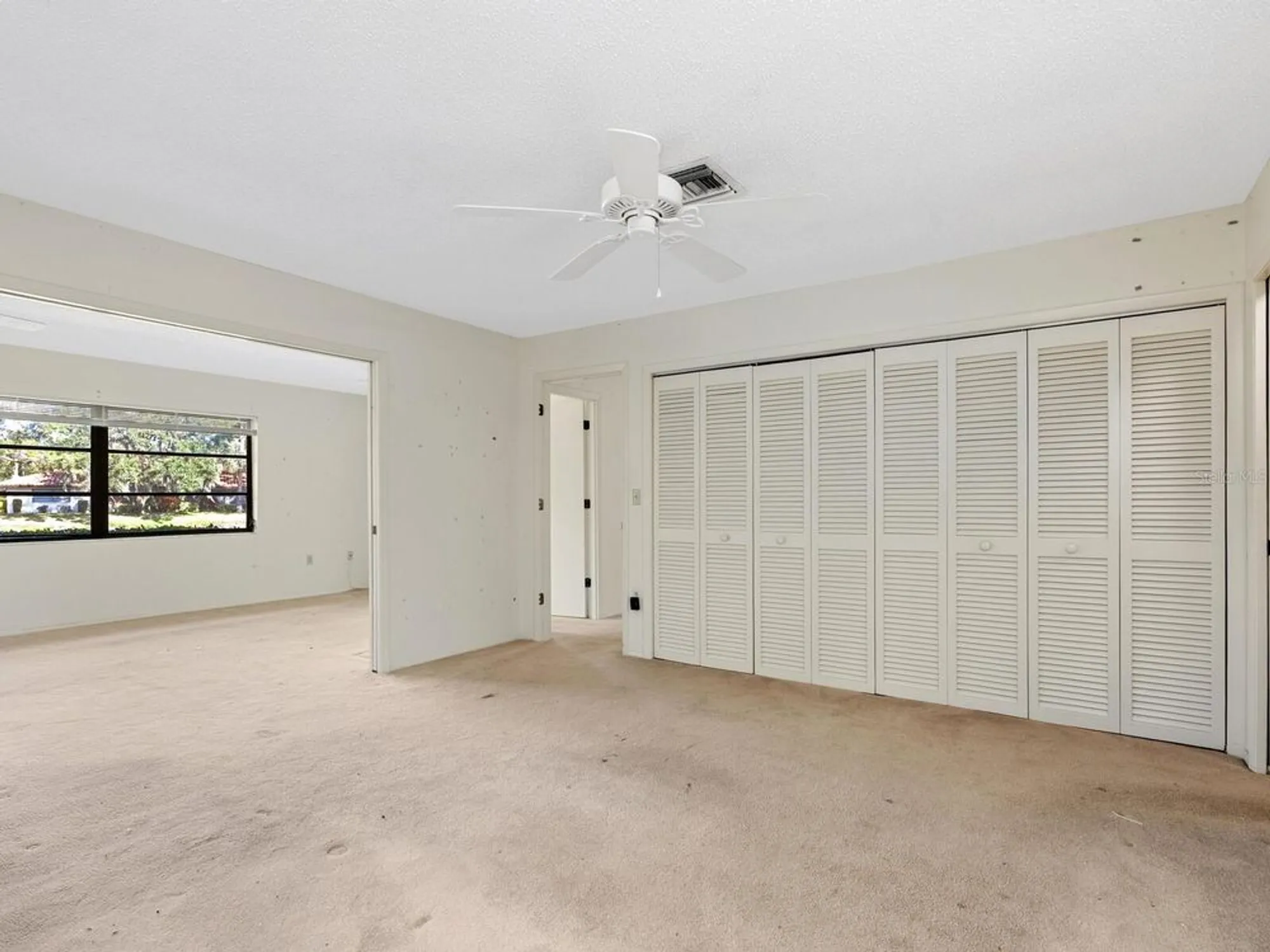 Property Slideshow image 21 of 53 | 5450 golf pointe dr, Sarasota, FL, 34243