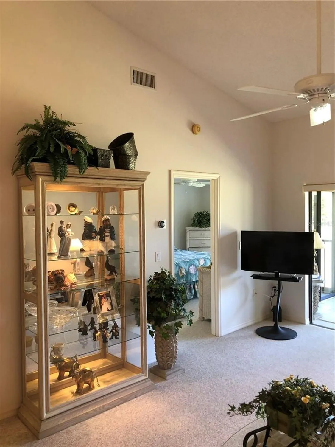 Property Slideshow image 11 of 23 | 6211 timber lake dr b4, Sarasota, FL, 34243