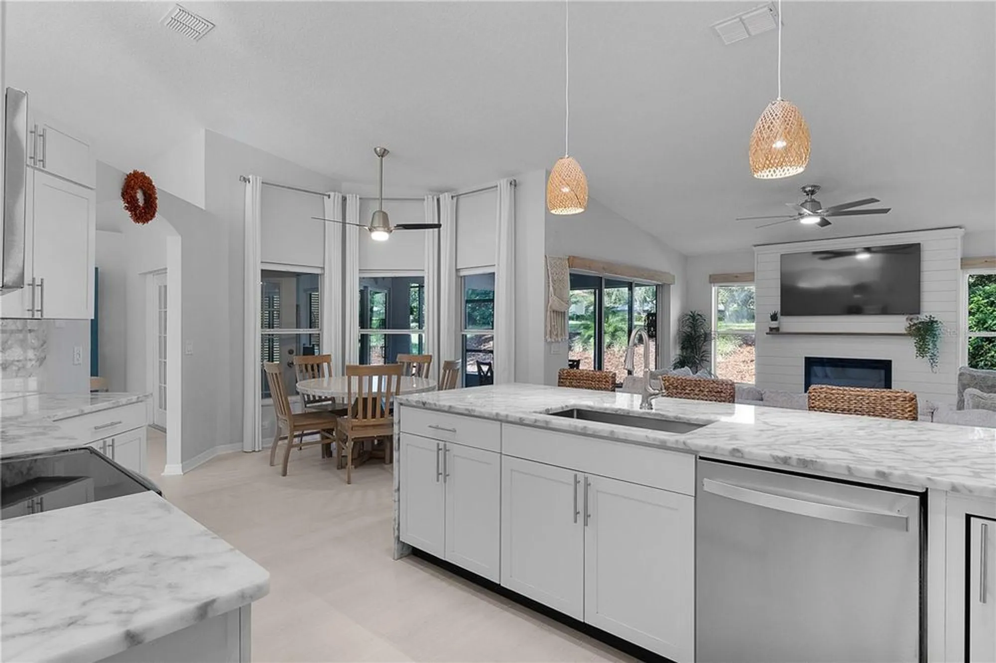 Property Slideshow image 15 of 86 | 5252 grove mnr, Lady Lake, FL, 32159