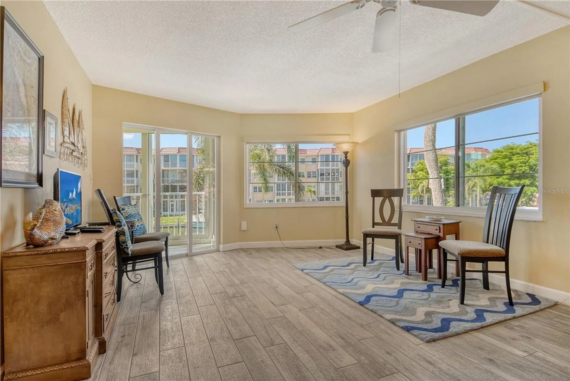 Property Slideshow image 6 of 62 | 1250 n portofino dr apt 208, Sarasota, FL, 34242