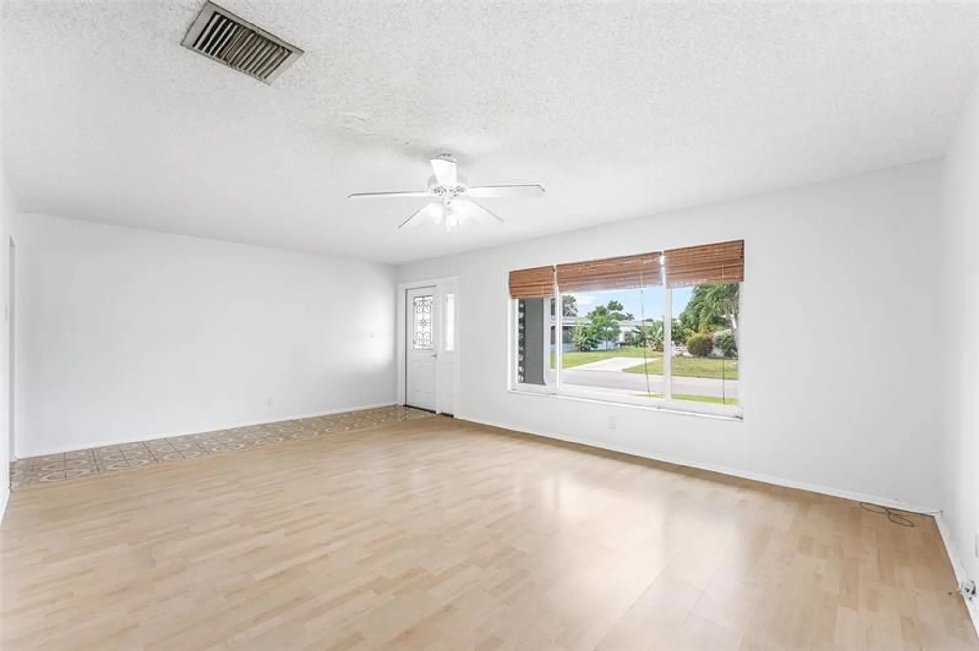 Property Slideshow image 5 of 34 | 4706 nw 43rd ter, Tamarac, FL, 33319