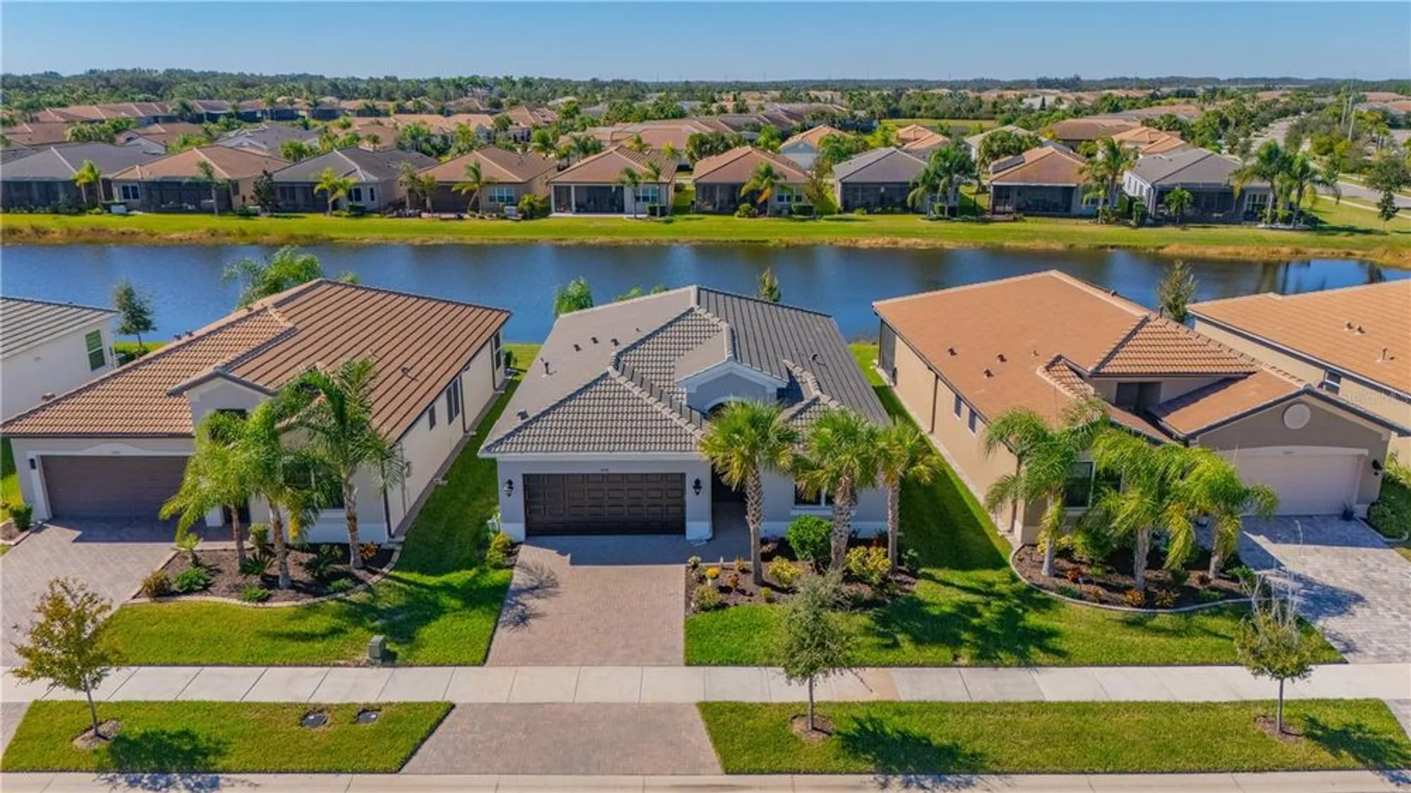 Property Slideshow image 4 of 48 | 15513 santa pola dr, Wimauma, FL, 33598