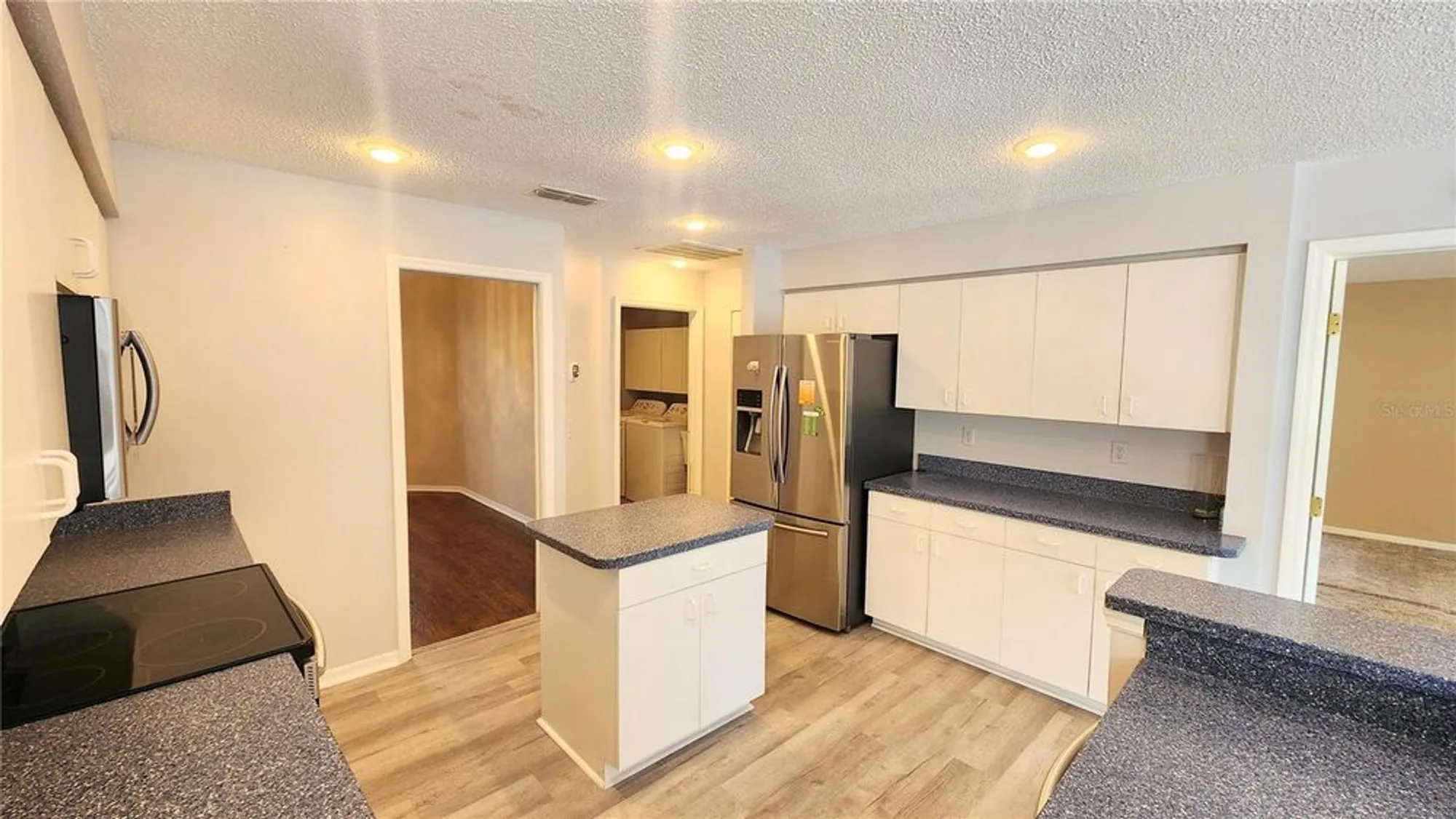 Property Slideshow image 12 of 60 | 2113 e del webb blvd, Sun City Center, FL, 33573