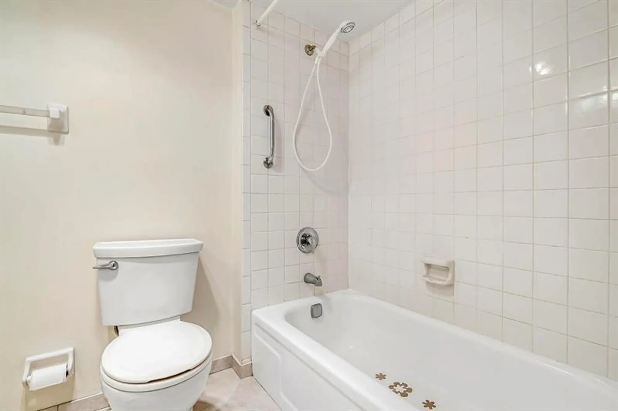 Property Slideshow image 10 of 27 | 9872 marina blvd apt 1417, Boca Raton, FL, 33428