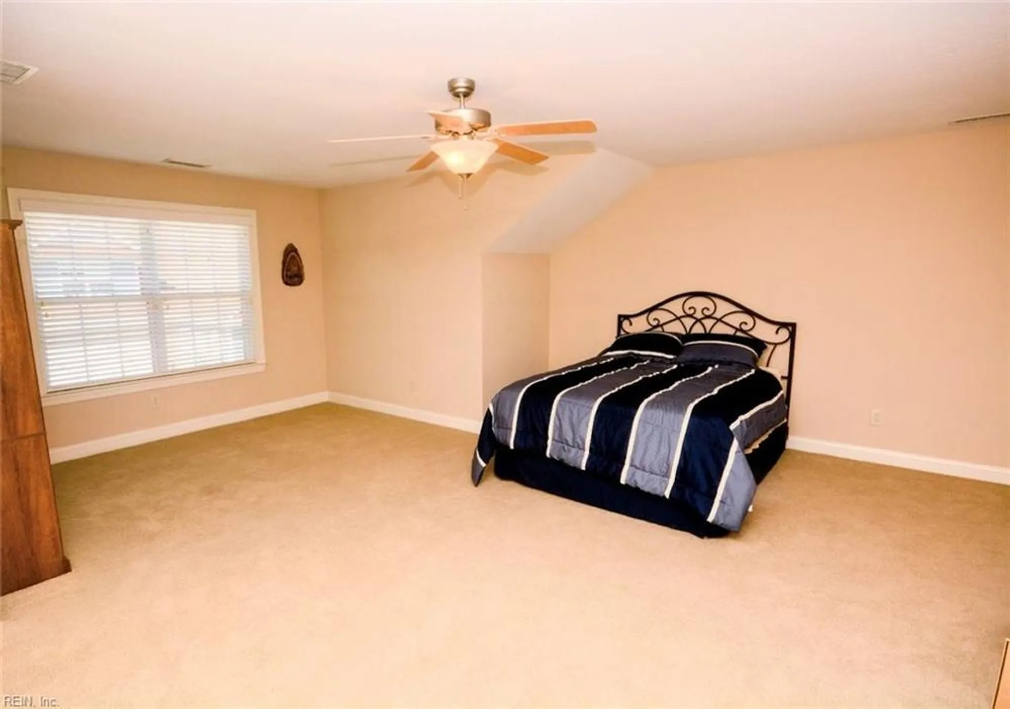 Property Slideshow image 33 of 41 | 1443 thistlewood ln, Chesapeake, VA, 23320