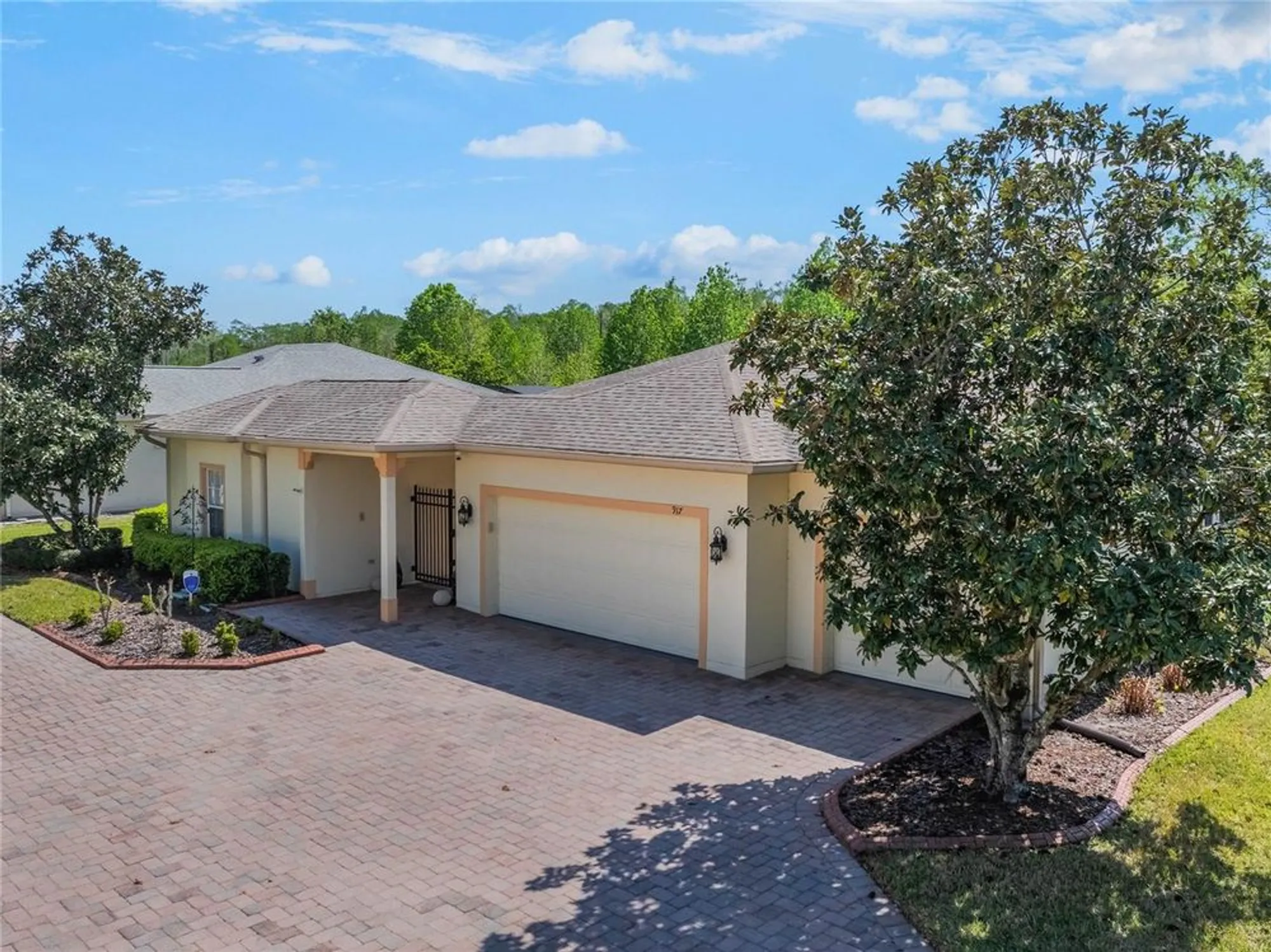 Property Slideshow image 6 of 89 | 917 shorehaven dr, Poinciana, FL, 34759