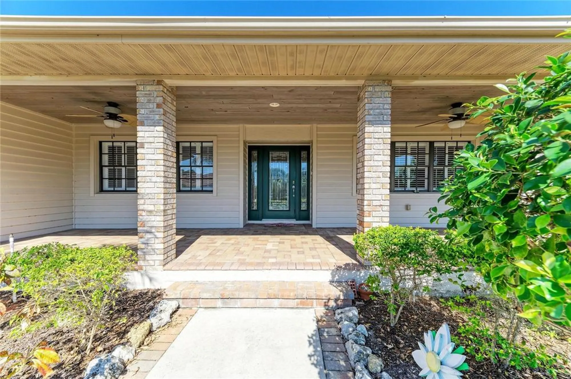 Property Slideshow image 5 of 83 | 5668 country lakes dr, Sarasota, FL, 34243
